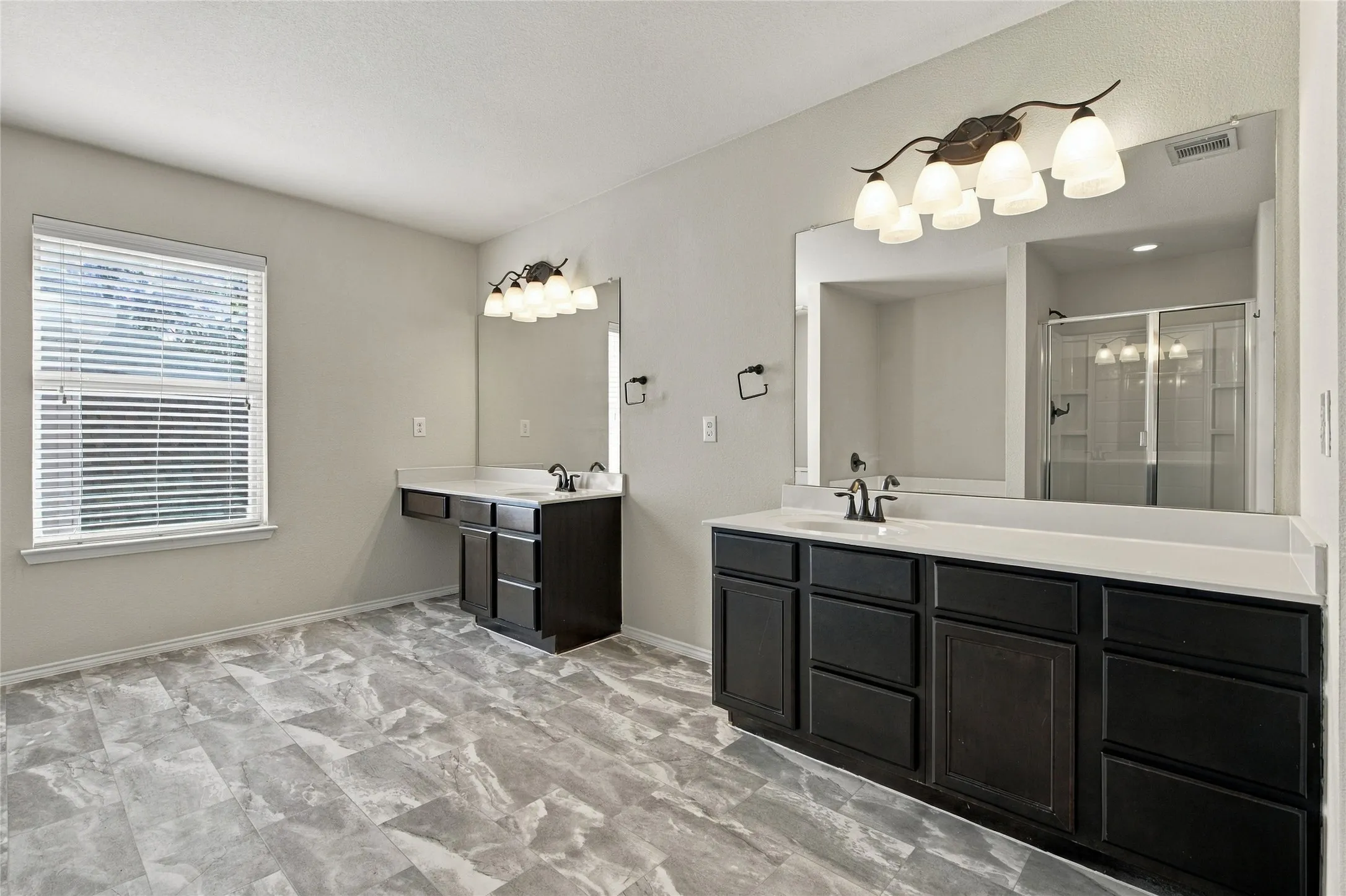 Single Family Residence For Rent in Tarrant County , 11329 Kenny Drive, Fort Worth, Texas 76244, 3 Bedroom, 3 Bathroom, 2 Garage spaces, 2,686 Sqft, built in 2010, mls#21413233, Real Estate Agent in Fort Worth, Homes For Rent in Tarrant county, Homes For Rent in Fort Worth, Realtor in Fort Worth Texas, Real Estate Brokerage Independent Realty Texas, Luminita Cordes Realtor