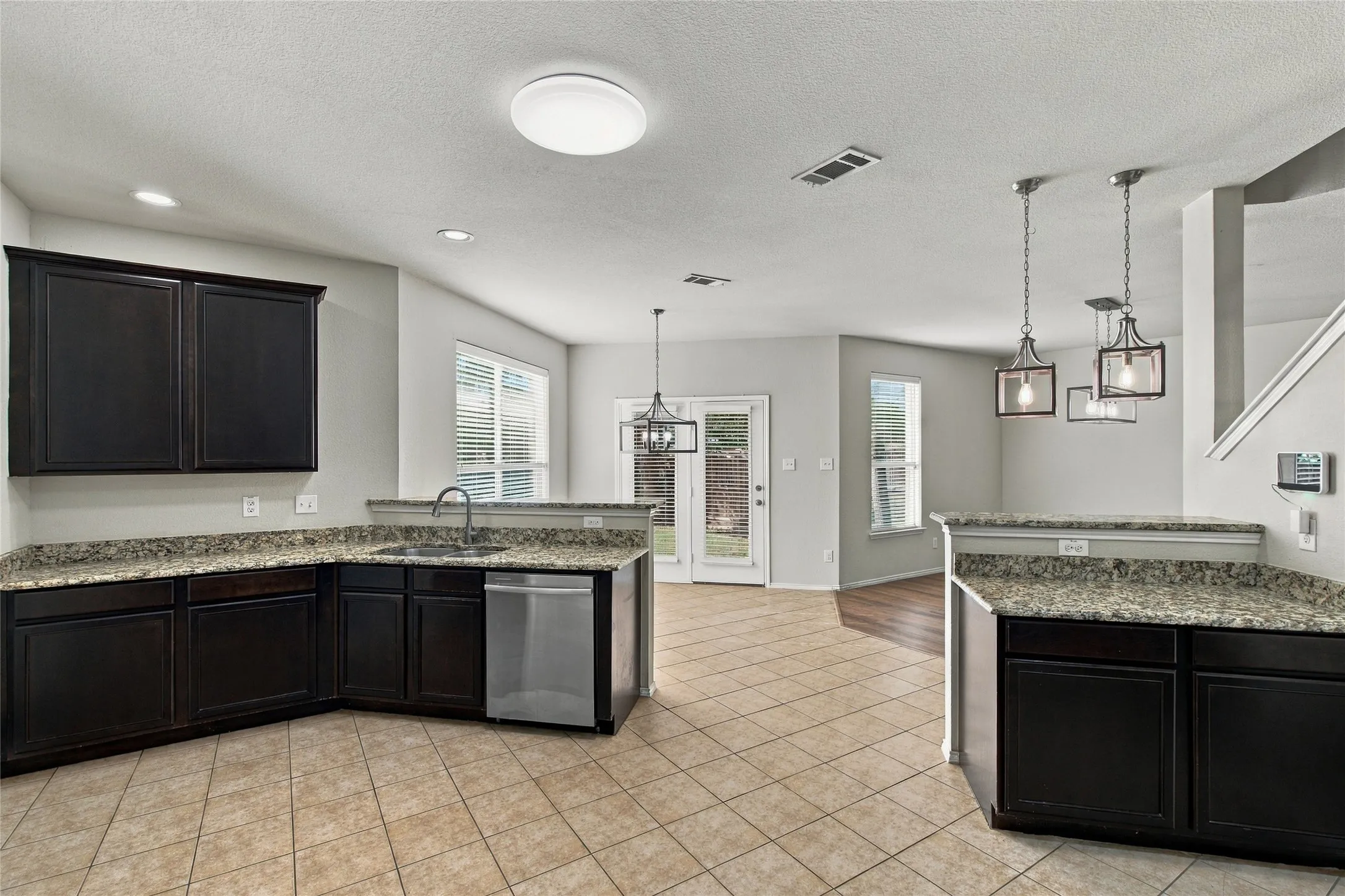 Single Family Residence For Rent in Tarrant County , 11329 Kenny Drive, Fort Worth, Texas 76244, 3 Bedroom, 3 Bathroom, 2 Garage spaces, 2,686 Sqft, built in 2010, mls#21413233, Real Estate Agent in Fort Worth, Homes For Rent in Tarrant county, Homes For Rent in Fort Worth, Realtor in Fort Worth Texas, Real Estate Brokerage Independent Realty Texas, Luminita Cordes Realtor