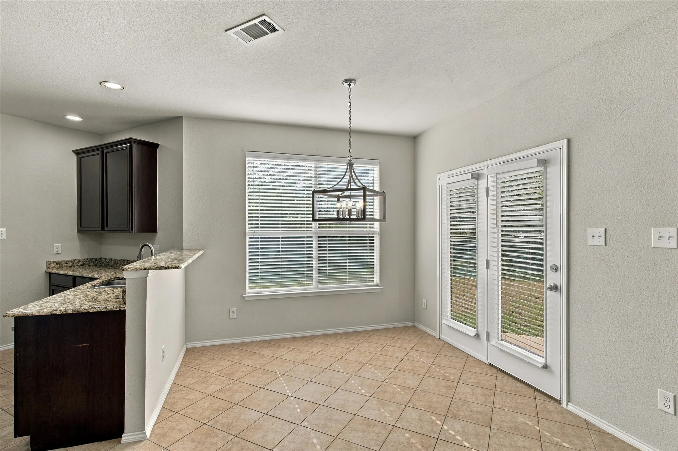 Single Family Residence For Rent in Tarrant County , 11329 Kenny Drive, Fort Worth, Texas 76244, 3 Bedroom, 3 Bathroom, 2 Garage spaces, 2,686 Sqft, built in 2010, mls#21413233, Real Estate Agent in Fort Worth, Homes For Rent in Tarrant county, Homes For Rent in Fort Worth, Realtor in Fort Worth Texas, Real Estate Brokerage Independent Realty Texas, Luminita Cordes Realtor