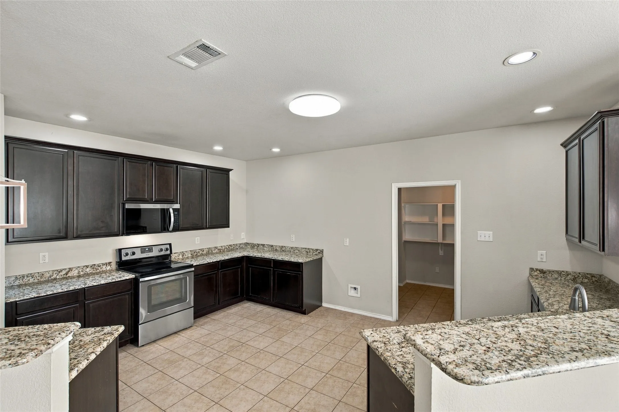Single Family Residence For Rent in Tarrant County , 11329 Kenny Drive, Fort Worth, Texas 76244, 3 Bedroom, 3 Bathroom, 2 Garage spaces, 2,686 Sqft, built in 2010, mls#21413233, Real Estate Agent in Fort Worth, Homes For Rent in Tarrant county, Homes For Rent in Fort Worth, Realtor in Fort Worth Texas, Real Estate Brokerage Independent Realty Texas, Luminita Cordes Realtor