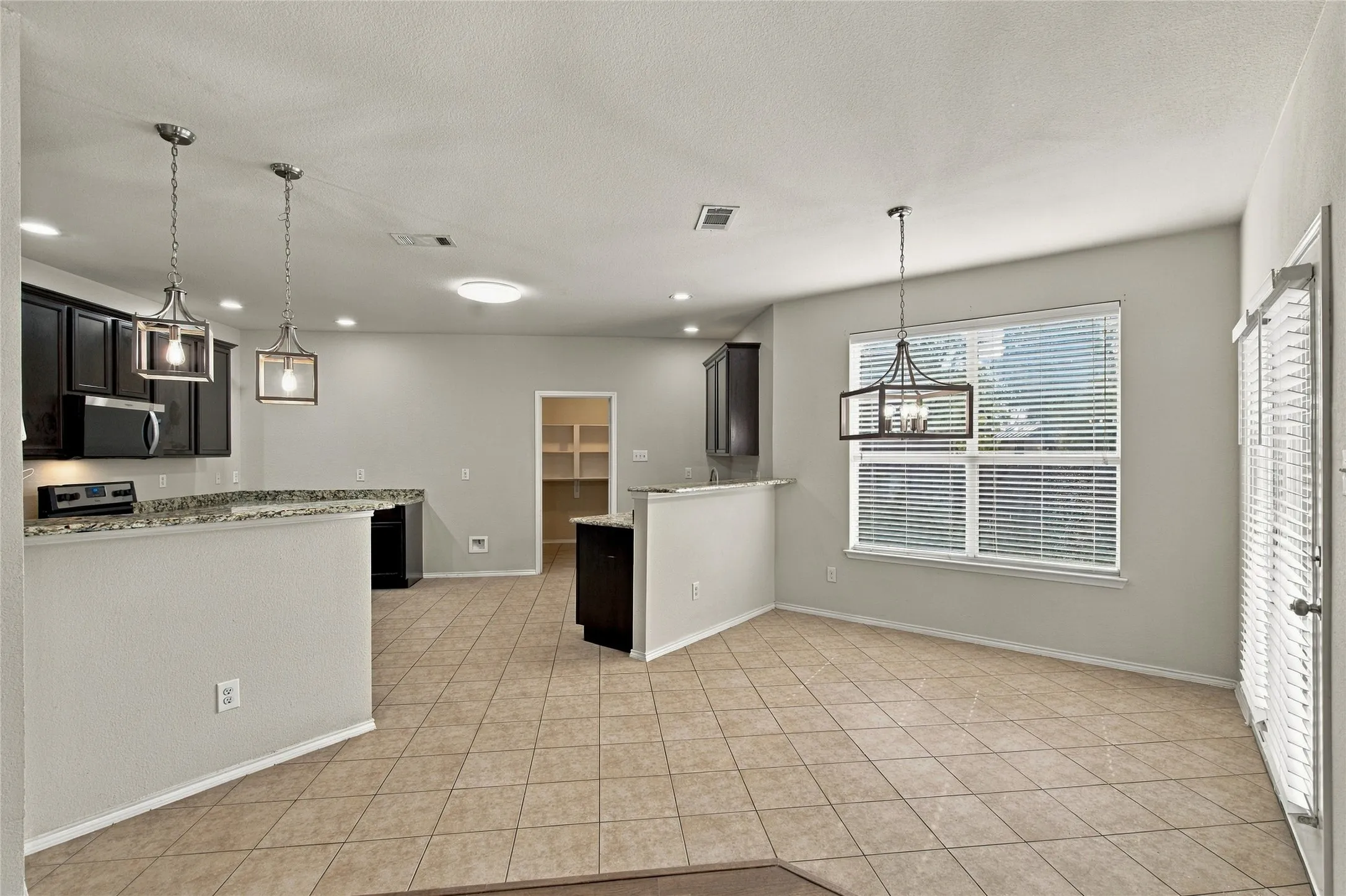 Single Family Residence For Rent in Tarrant County , 11329 Kenny Drive, Fort Worth, Texas 76244, 3 Bedroom, 3 Bathroom, 2 Garage spaces, 2,686 Sqft, built in 2010, mls#21413233, Real Estate Agent in Fort Worth, Homes For Rent in Tarrant county, Homes For Rent in Fort Worth, Realtor in Fort Worth Texas, Real Estate Brokerage Independent Realty Texas, Luminita Cordes Realtor