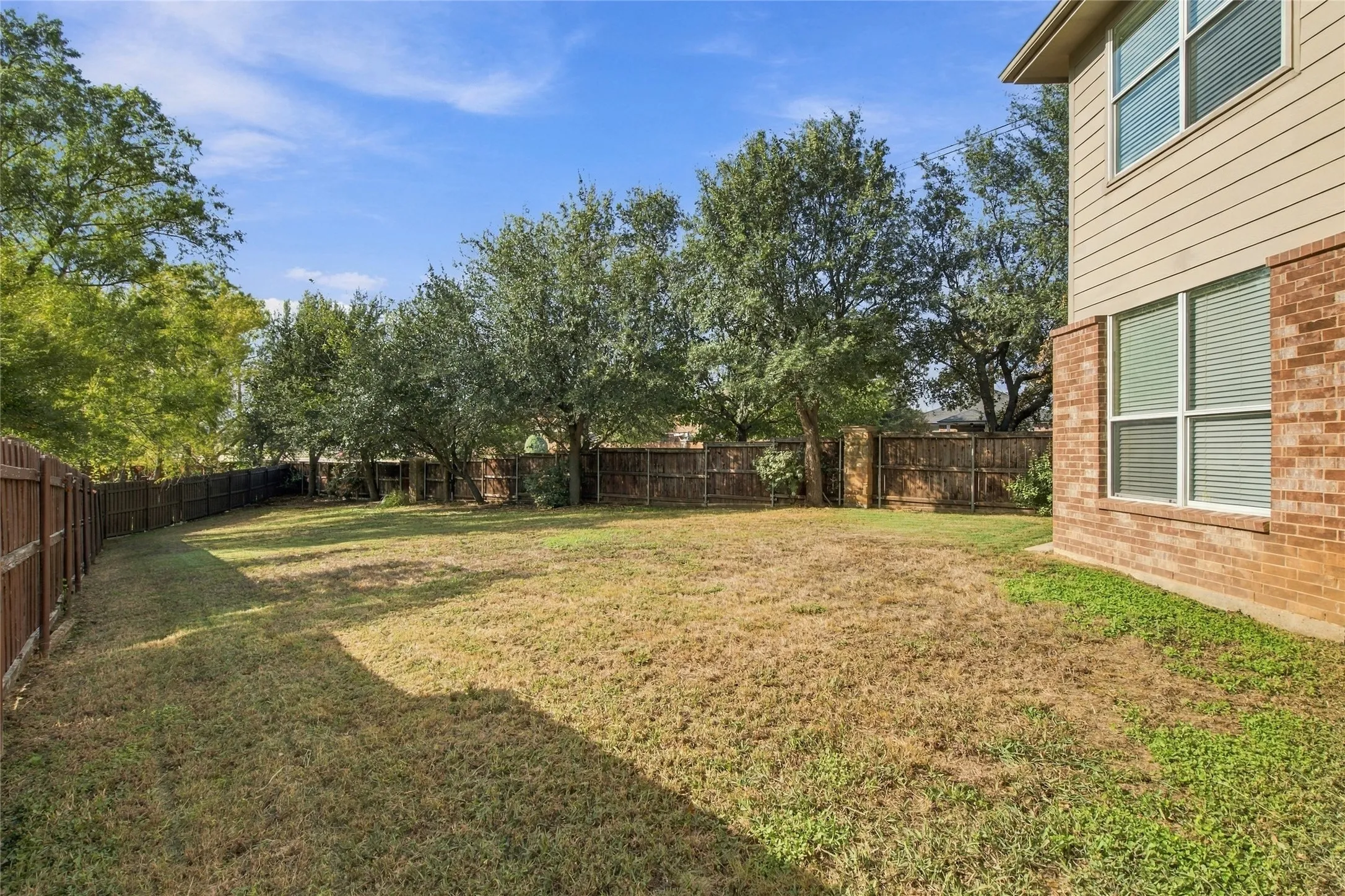 Single Family Residence For Rent in Tarrant County , 11329 Kenny Drive, Fort Worth, Texas 76244, 3 Bedroom, 3 Bathroom, 2 Garage spaces, 2,686 Sqft, built in 2010, mls#21413233, Real Estate Agent in Fort Worth, Homes For Rent in Tarrant county, Homes For Rent in Fort Worth, Realtor in Fort Worth Texas, Real Estate Brokerage Independent Realty Texas, Luminita Cordes Realtor