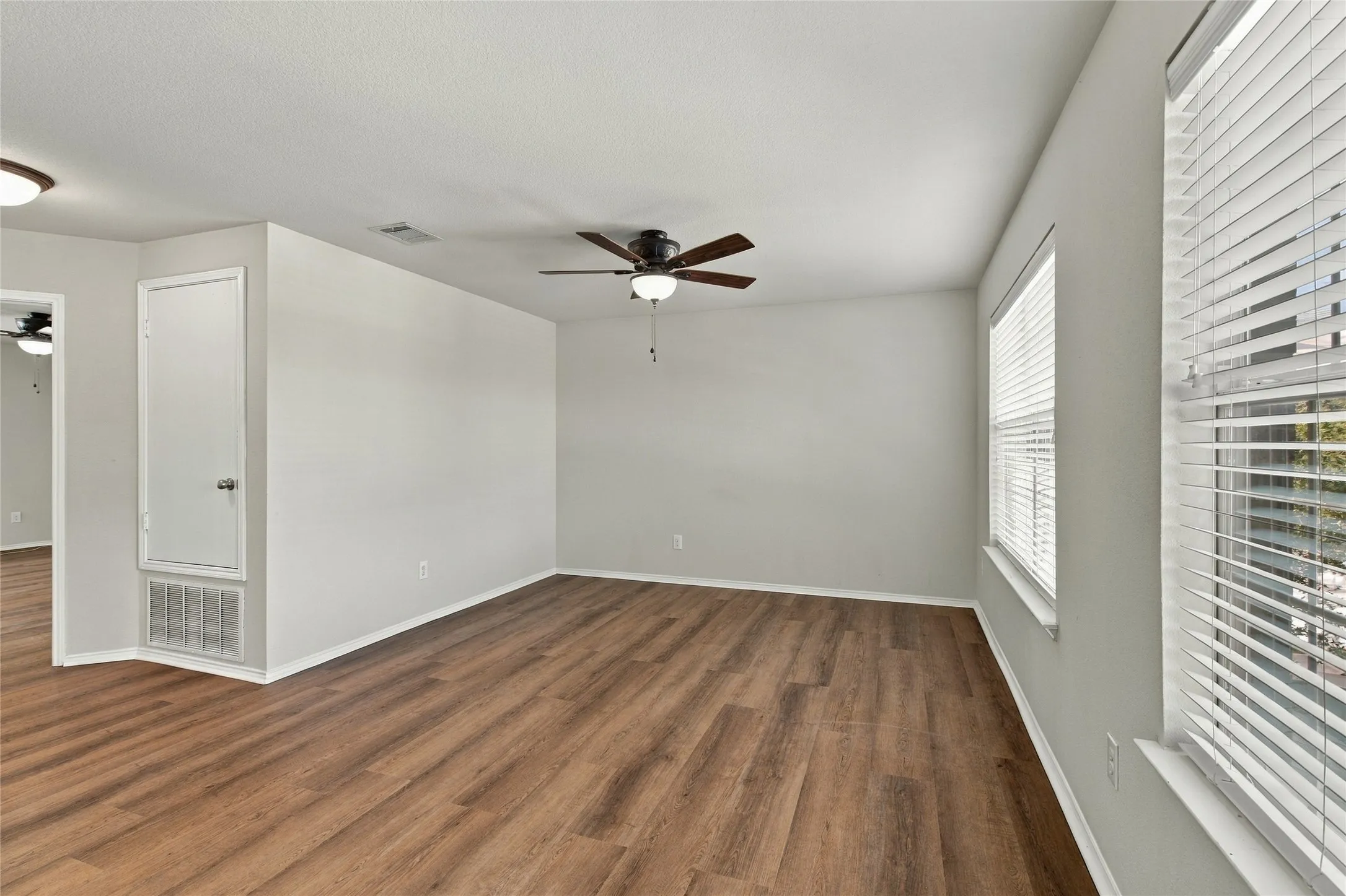 Single Family Residence For Rent in Tarrant County , 11329 Kenny Drive, Fort Worth, Texas 76244, 3 Bedroom, 3 Bathroom, 2 Garage spaces, 2,686 Sqft, built in 2010, mls#21413233, Real Estate Agent in Fort Worth, Homes For Rent in Tarrant county, Homes For Rent in Fort Worth, Realtor in Fort Worth Texas, Real Estate Brokerage Independent Realty Texas, Luminita Cordes Realtor