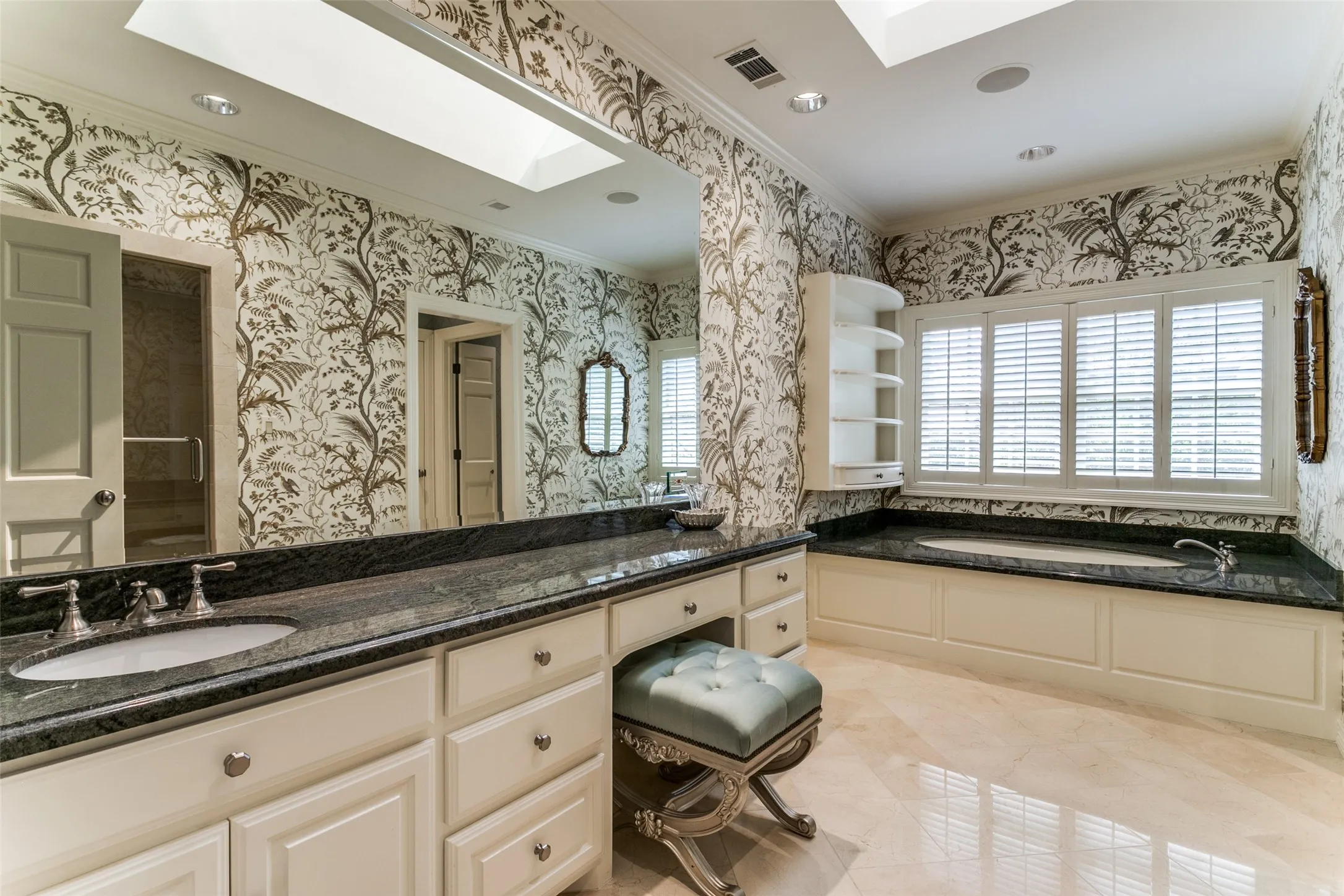 Single Family Residence For Sale in Dallas County , 4438 Arcady Avenue, Highland Park, Texas 75205, 5 Bedroom, 7 Bathroom, 2 Garage spaces, 6,119 Sqft, built in 1995, mls#21413259, Real Estate Agent in Highland Park, Homes For Sale in Dallas county, Homes For Sale in Highland Park, Realtor in Highland Park Texas, Real Estate Brokerage Independent Realty Texas, Luminita Cordes Realtor