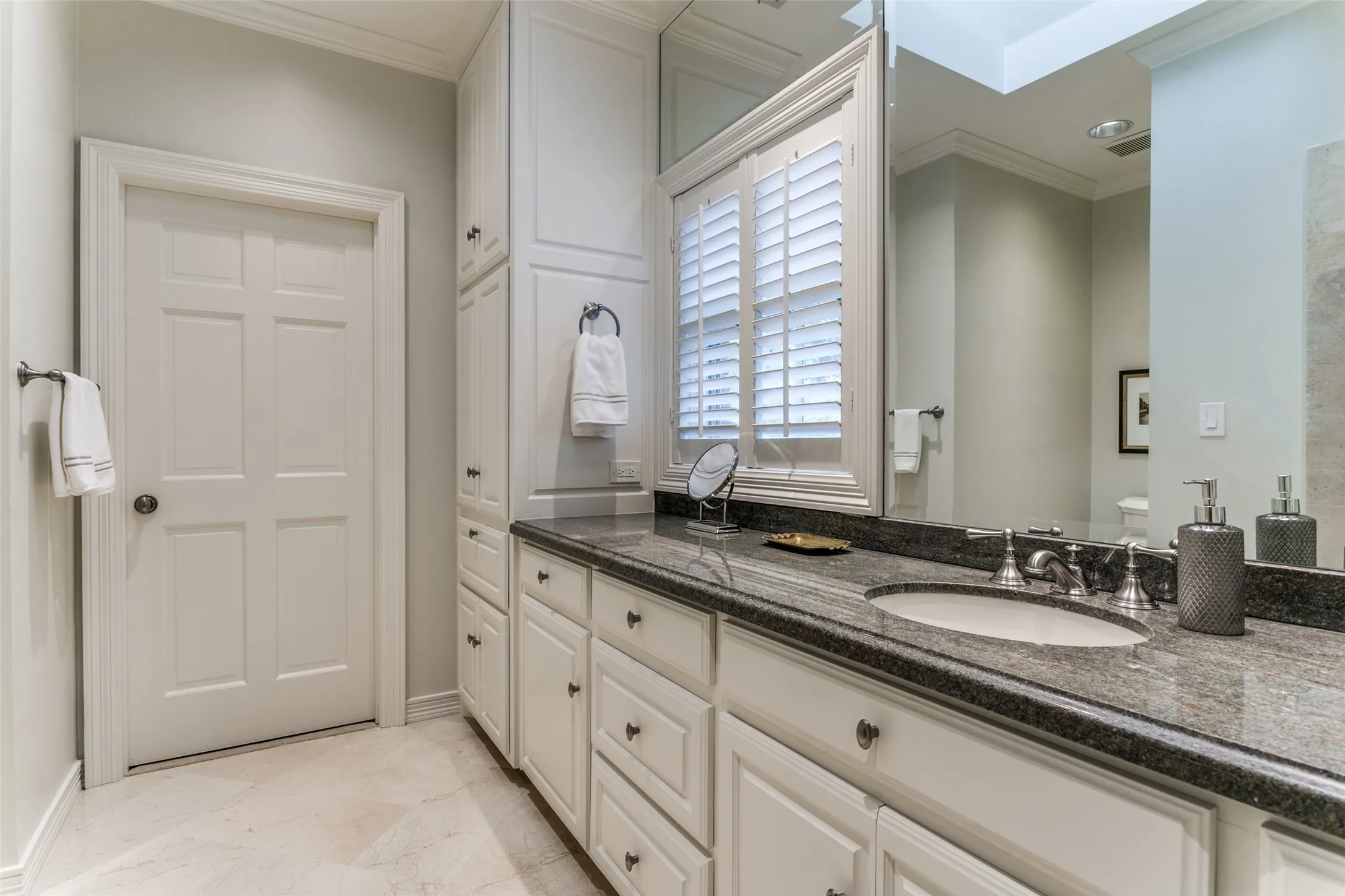 Single Family Residence For Sale in Dallas County , 4438 Arcady Avenue, Highland Park, Texas 75205, 5 Bedroom, 7 Bathroom, 2 Garage spaces, 6,119 Sqft, built in 1995, mls#21413259, Real Estate Agent in Highland Park, Homes For Sale in Dallas county, Homes For Sale in Highland Park, Realtor in Highland Park Texas, Real Estate Brokerage Independent Realty Texas, Luminita Cordes Realtor