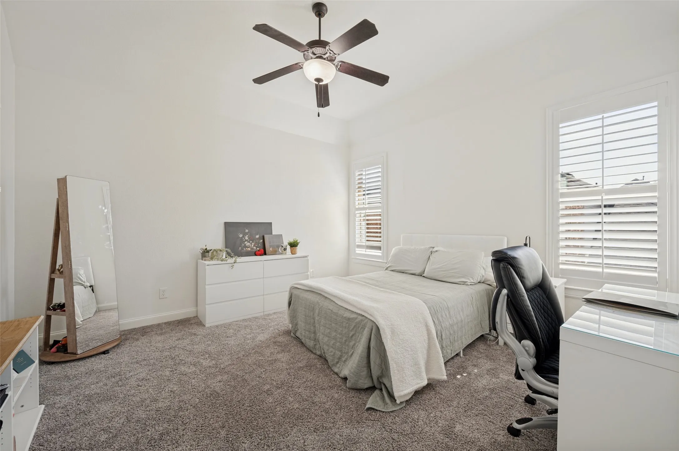 Single Family Residence For Sale in Collin County , 181 Hidden Lake Drive, Prosper, Texas 75078, 5 Bedroom, 6 Bathroom, 3 Garage spaces, 4,838 Sqft, built in 2006, mls#21399764, Real Estate Agent in Prosper, Homes For Sale in Collin county, Homes For Sale in Prosper, Realtor in Prosper Texas, Real Estate Brokerage Independent Realty Texas, Luminita Cordes Realtor