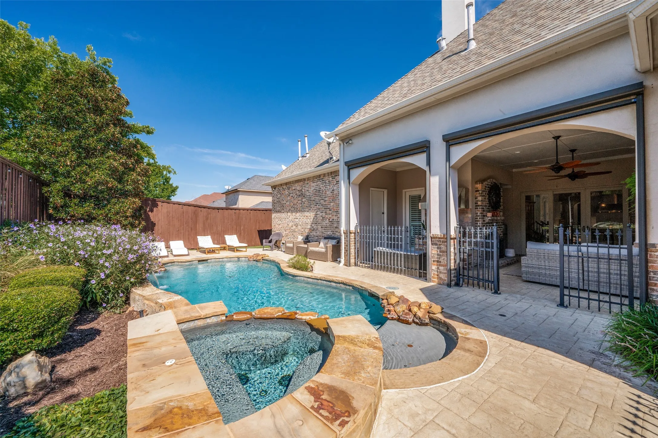 Single Family Residence For Sale in Collin County , 181 Hidden Lake Drive, Prosper, Texas 75078, 5 Bedroom, 6 Bathroom, 3 Garage spaces, 4,838 Sqft, built in 2006, mls#21399764, Real Estate Agent in Prosper, Homes For Sale in Collin county, Homes For Sale in Prosper, Realtor in Prosper Texas, Real Estate Brokerage Independent Realty Texas, Luminita Cordes Realtor