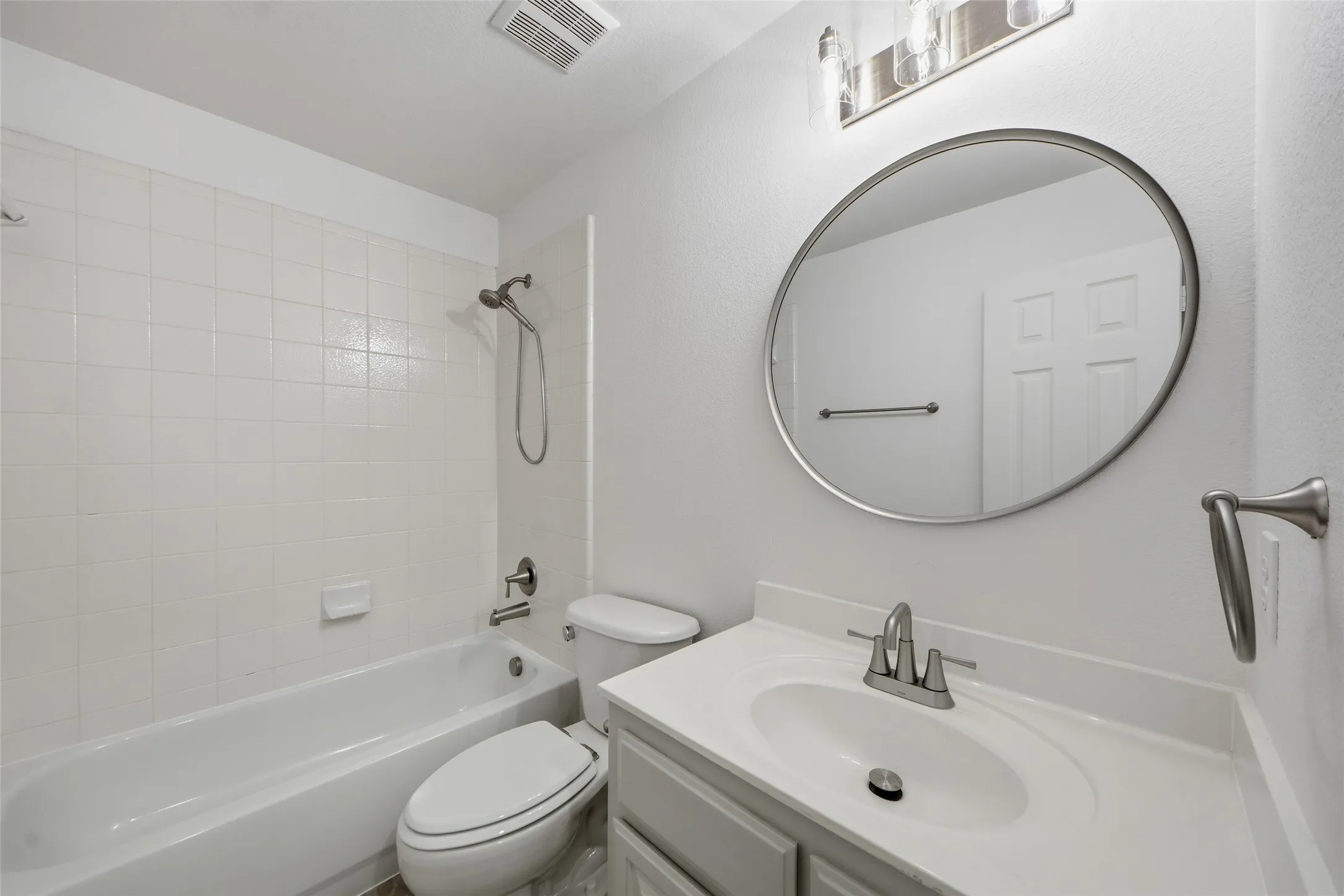 Single Family Residence For Sale in Collin County , 9112 Leafy Glade Road, Plano, Texas 75024, 4 Bedroom, 4 Bathroom, 2 Garage spaces, 3,056 Sqft, built in 2004, mls#21413089, Real Estate Agent in Plano, Homes For Sale in Collin county, Homes For Sale in Plano, Realtor in Plano Texas, Real Estate Brokerage Independent Realty Texas, Luminita Cordes Realtor