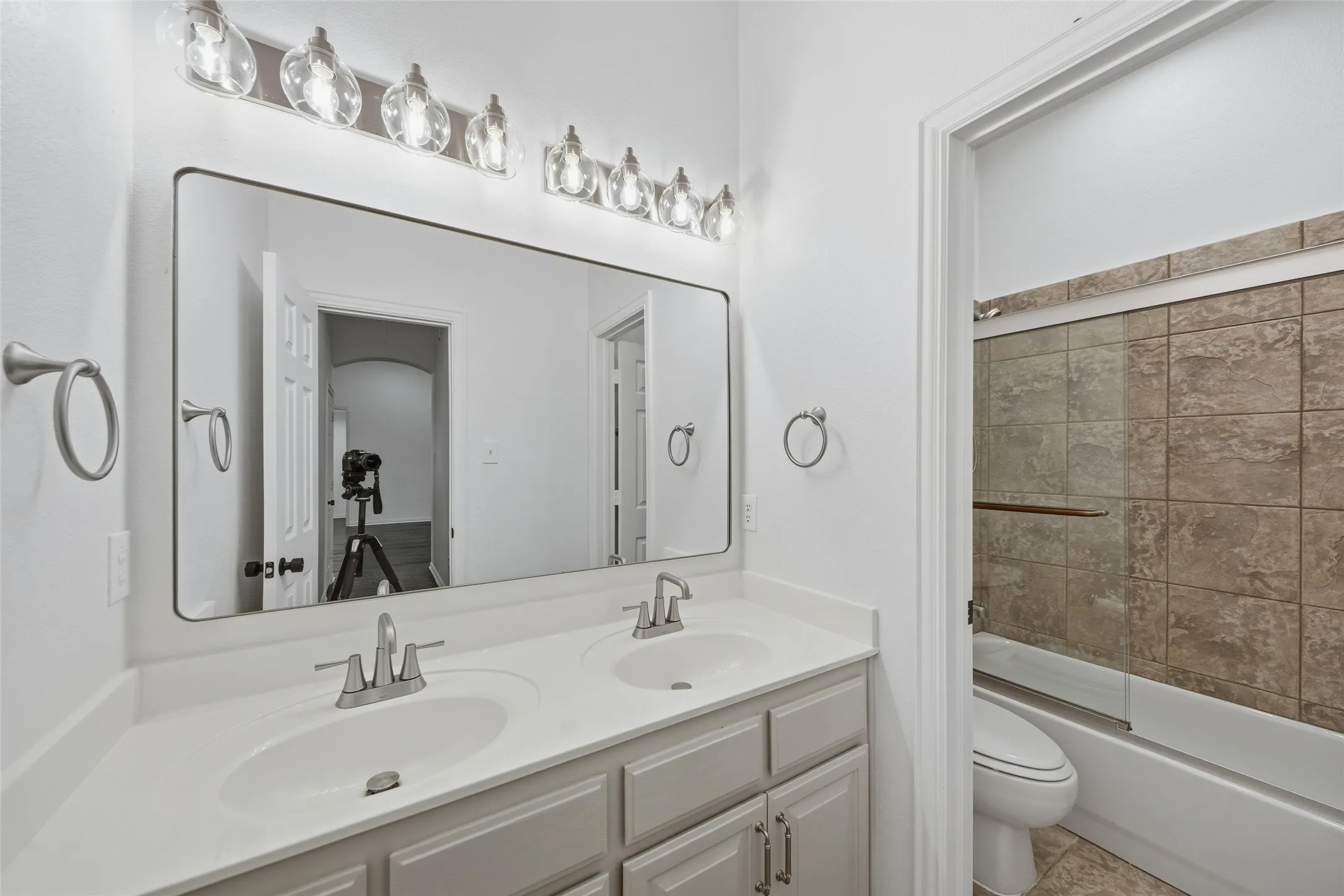 Single Family Residence For Sale in Collin County , 9112 Leafy Glade Road, Plano, Texas 75024, 4 Bedroom, 4 Bathroom, 2 Garage spaces, 3,056 Sqft, built in 2004, mls#21413089, Real Estate Agent in Plano, Homes For Sale in Collin county, Homes For Sale in Plano, Realtor in Plano Texas, Real Estate Brokerage Independent Realty Texas, Luminita Cordes Realtor