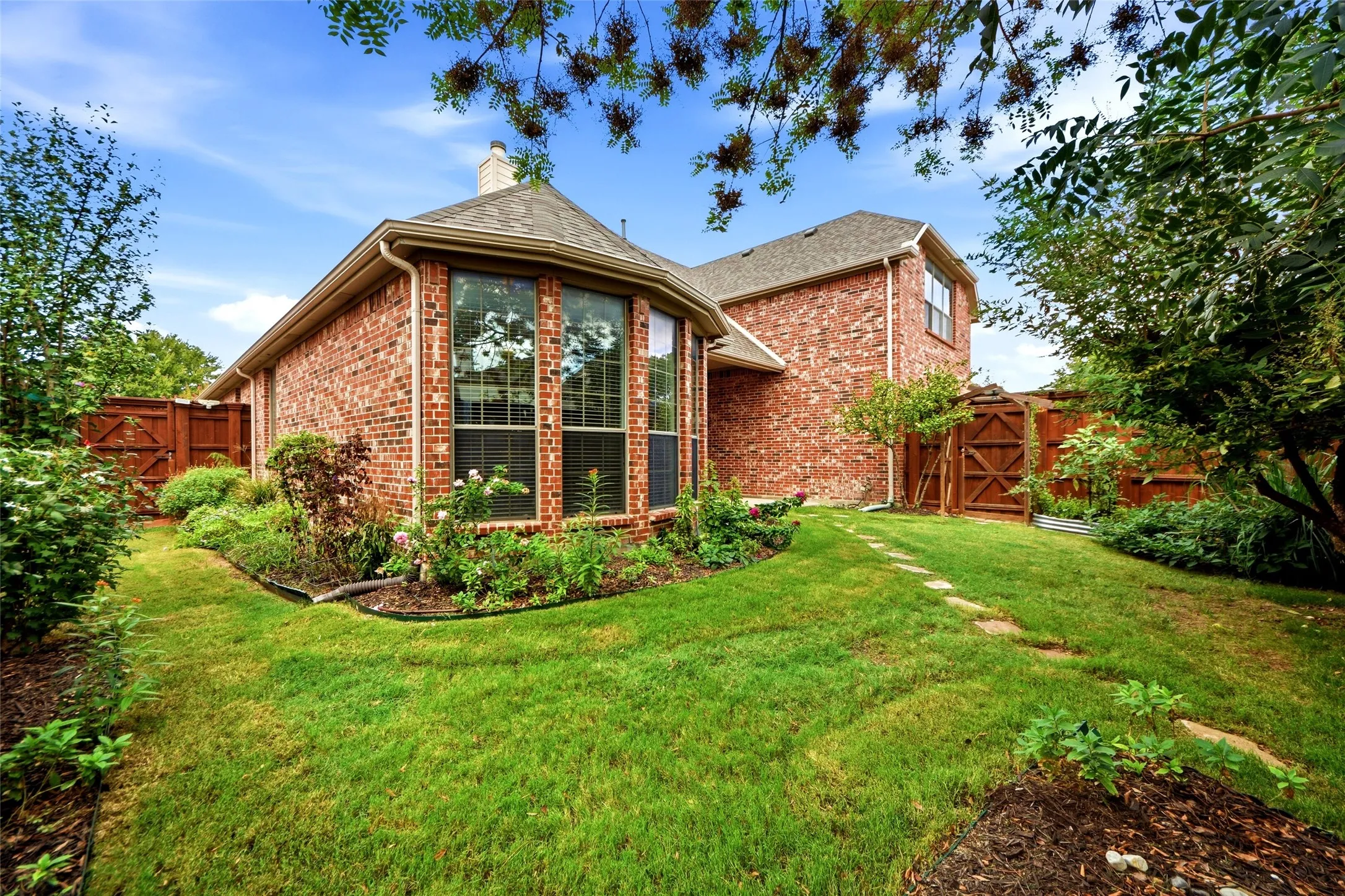 Single Family Residence For Sale in Collin County , 9112 Leafy Glade Road, Plano, Texas 75024, 4 Bedroom, 4 Bathroom, 2 Garage spaces, 3,056 Sqft, built in 2004, mls#21413089, Real Estate Agent in Plano, Homes For Sale in Collin county, Homes For Sale in Plano, Realtor in Plano Texas, Real Estate Brokerage Independent Realty Texas, Luminita Cordes Realtor