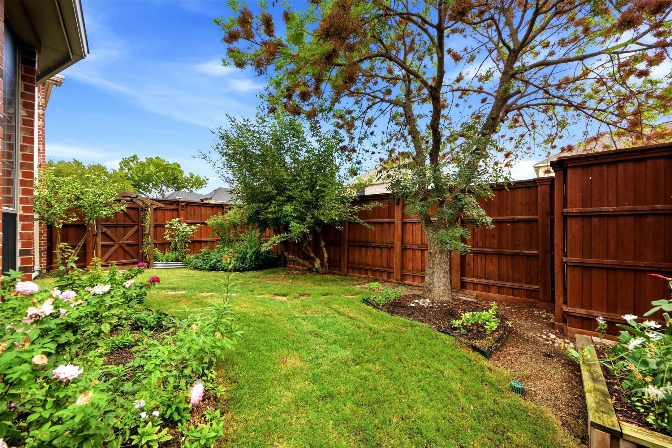 Single Family Residence For Sale in Collin County , 9112 Leafy Glade Road, Plano, Texas 75024, 4 Bedroom, 4 Bathroom, 2 Garage spaces, 3,056 Sqft, built in 2004, mls#21413089, Real Estate Agent in Plano, Homes For Sale in Collin county, Homes For Sale in Plano, Realtor in Plano Texas, Real Estate Brokerage Independent Realty Texas, Luminita Cordes Realtor
