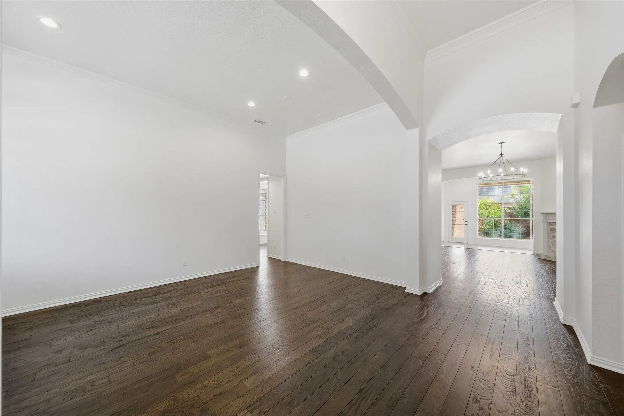 Single Family Residence For Sale in Collin County , 9112 Leafy Glade Road, Plano, Texas 75024, 4 Bedroom, 4 Bathroom, 2 Garage spaces, 3,056 Sqft, built in 2004, mls#21413089, Real Estate Agent in Plano, Homes For Sale in Collin county, Homes For Sale in Plano, Realtor in Plano Texas, Real Estate Brokerage Independent Realty Texas, Luminita Cordes Realtor