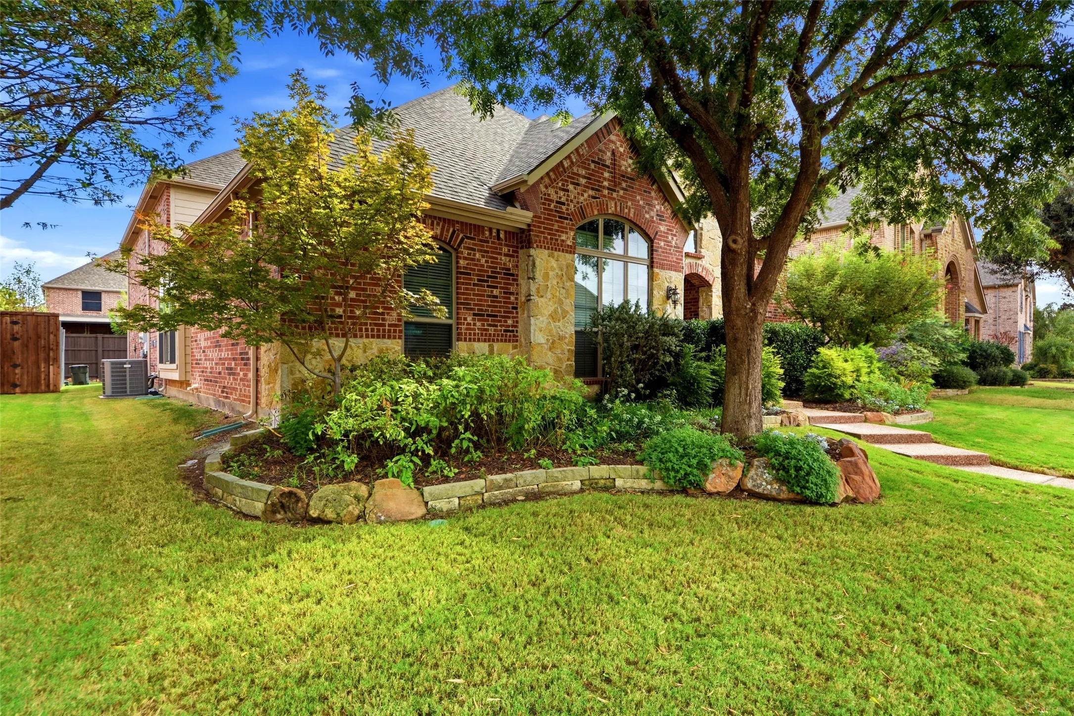 Single Family Residence For Sale in Collin County , 9112 Leafy Glade Road, Plano, Texas 75024, 4 Bedroom, 4 Bathroom, 2 Garage spaces, 3,056 Sqft, built in 2004, mls#21413089, Real Estate Agent in Plano, Homes For Sale in Collin county, Homes For Sale in Plano, Realtor in Plano Texas, Real Estate Brokerage Independent Realty Texas, Luminita Cordes Realtor