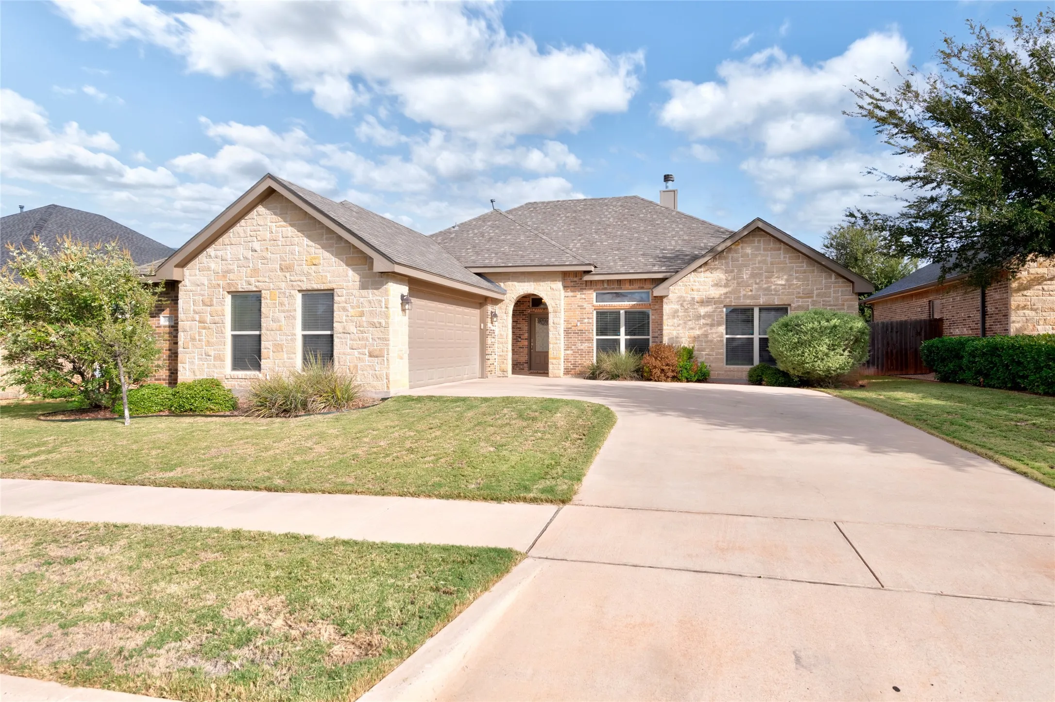 Single Family Residence For Sale in Taylor County , 3810 Kady Ridge, Abilene, Texas 79606, 4 Bedroom, 3 Bathroom, 2 Garage spaces, 2,340 Sqft, built in 2017, mls#21411458, Real Estate Agent in Abilene, Homes For Sale in Taylor county, Homes For Sale in Abilene, Realtor in Abilene Texas, Real Estate Brokerage Independent Realty Texas, Luminita Cordes Realtor