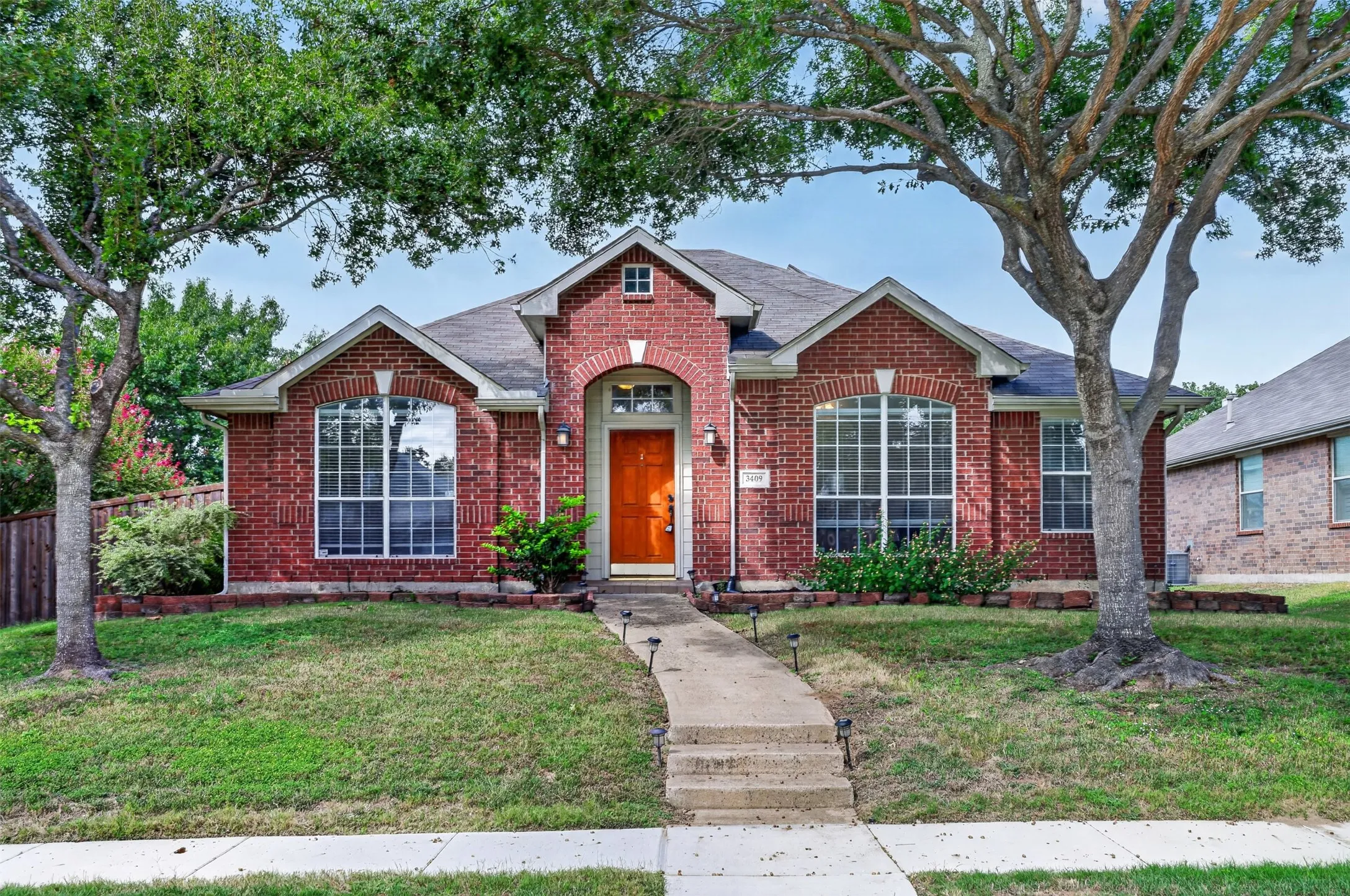 Single Family Residence For Sale in Collin County , 3409 Bluegrass Drive, Plano, Texas 75074, 3 Bedroom, 2 Bathroom, 2 Garage spaces, 1,815 Sqft, built in 2001, mls#21412616, Real Estate Agent in Plano, Homes For Sale in Collin county, Homes For Sale in Plano, Realtor in Plano Texas, Real Estate Brokerage Independent Realty Texas, Luminita Cordes Realtor