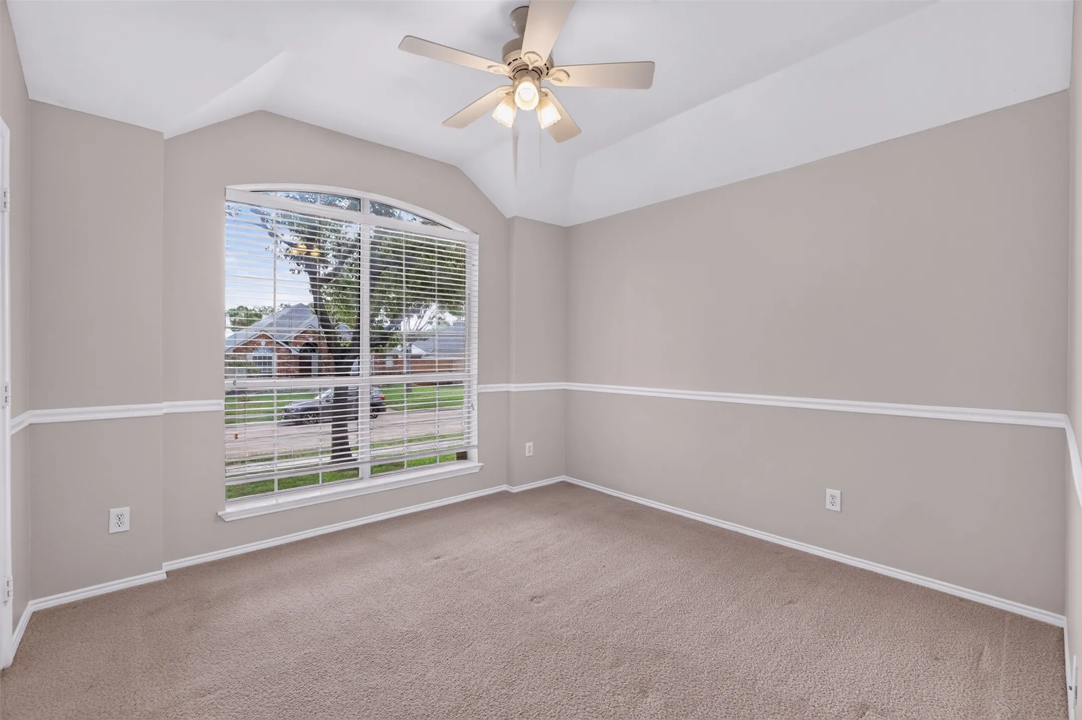 Single Family Residence For Sale in Collin County , 3409 Bluegrass Drive, Plano, Texas 75074, 3 Bedroom, 2 Bathroom, 2 Garage spaces, 1,815 Sqft, built in 2001, mls#21412616, Real Estate Agent in Plano, Homes For Sale in Collin county, Homes For Sale in Plano, Realtor in Plano Texas, Real Estate Brokerage Independent Realty Texas, Luminita Cordes Realtor