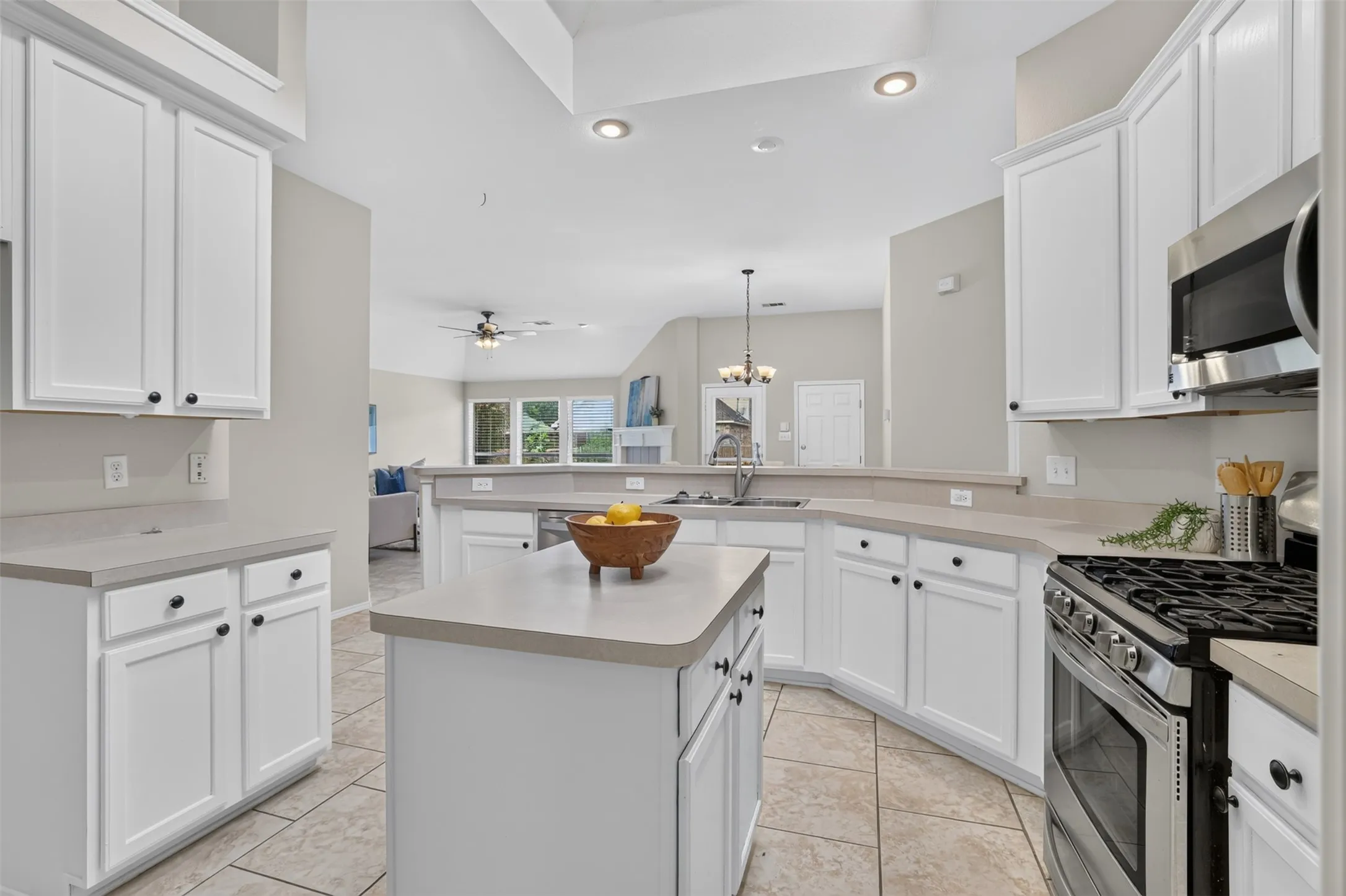 Single Family Residence For Sale in Collin County , 3409 Bluegrass Drive, Plano, Texas 75074, 3 Bedroom, 2 Bathroom, 2 Garage spaces, 1,815 Sqft, built in 2001, mls#21412616, Real Estate Agent in Plano, Homes For Sale in Collin county, Homes For Sale in Plano, Realtor in Plano Texas, Real Estate Brokerage Independent Realty Texas, Luminita Cordes Realtor