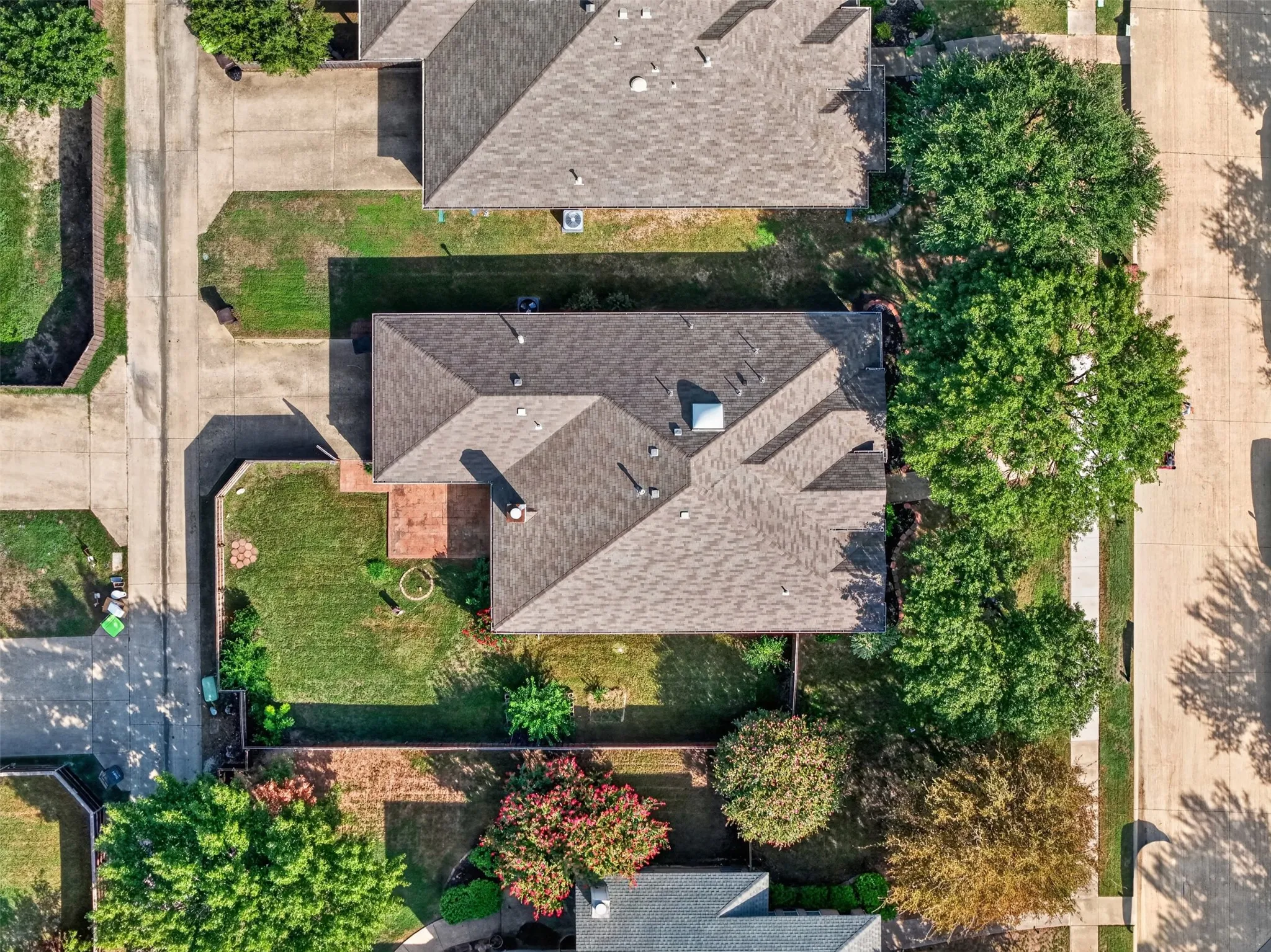 Single Family Residence For Sale in Collin County , 3409 Bluegrass Drive, Plano, Texas 75074, 3 Bedroom, 2 Bathroom, 2 Garage spaces, 1,815 Sqft, built in 2001, mls#21412616, Real Estate Agent in Plano, Homes For Sale in Collin county, Homes For Sale in Plano, Realtor in Plano Texas, Real Estate Brokerage Independent Realty Texas, Luminita Cordes Realtor