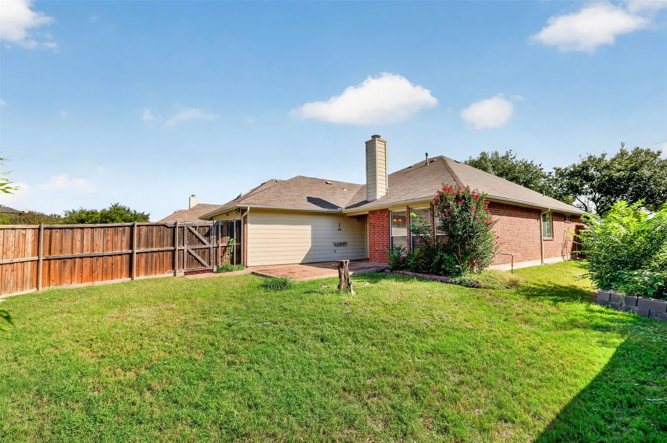 Single Family Residence For Sale in Collin County , 3409 Bluegrass Drive, Plano, Texas 75074, 3 Bedroom, 2 Bathroom, 2 Garage spaces, 1,815 Sqft, built in 2001, mls#21412616, Real Estate Agent in Plano, Homes For Sale in Collin county, Homes For Sale in Plano, Realtor in Plano Texas, Real Estate Brokerage Independent Realty Texas, Luminita Cordes Realtor