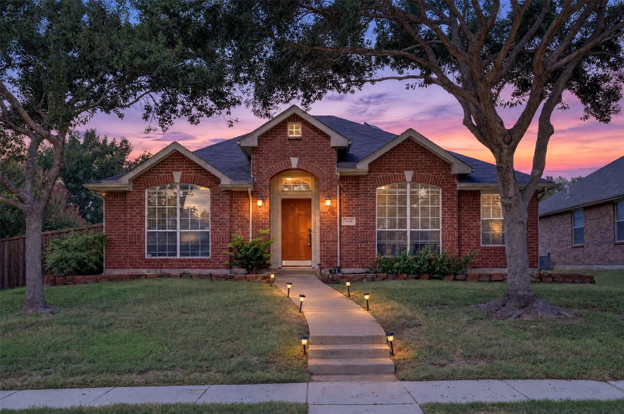 Single Family Residence For Sale in Collin County , 3409 Bluegrass Drive, Plano, Texas 75074, 3 Bedroom, 2 Bathroom, 2 Garage spaces, 1,815 Sqft, built in 2001, mls#21412616, Real Estate Agent in Plano, Homes For Sale in Collin county, Homes For Sale in Plano, Realtor in Plano Texas, Real Estate Brokerage Independent Realty Texas, Luminita Cordes Realtor
