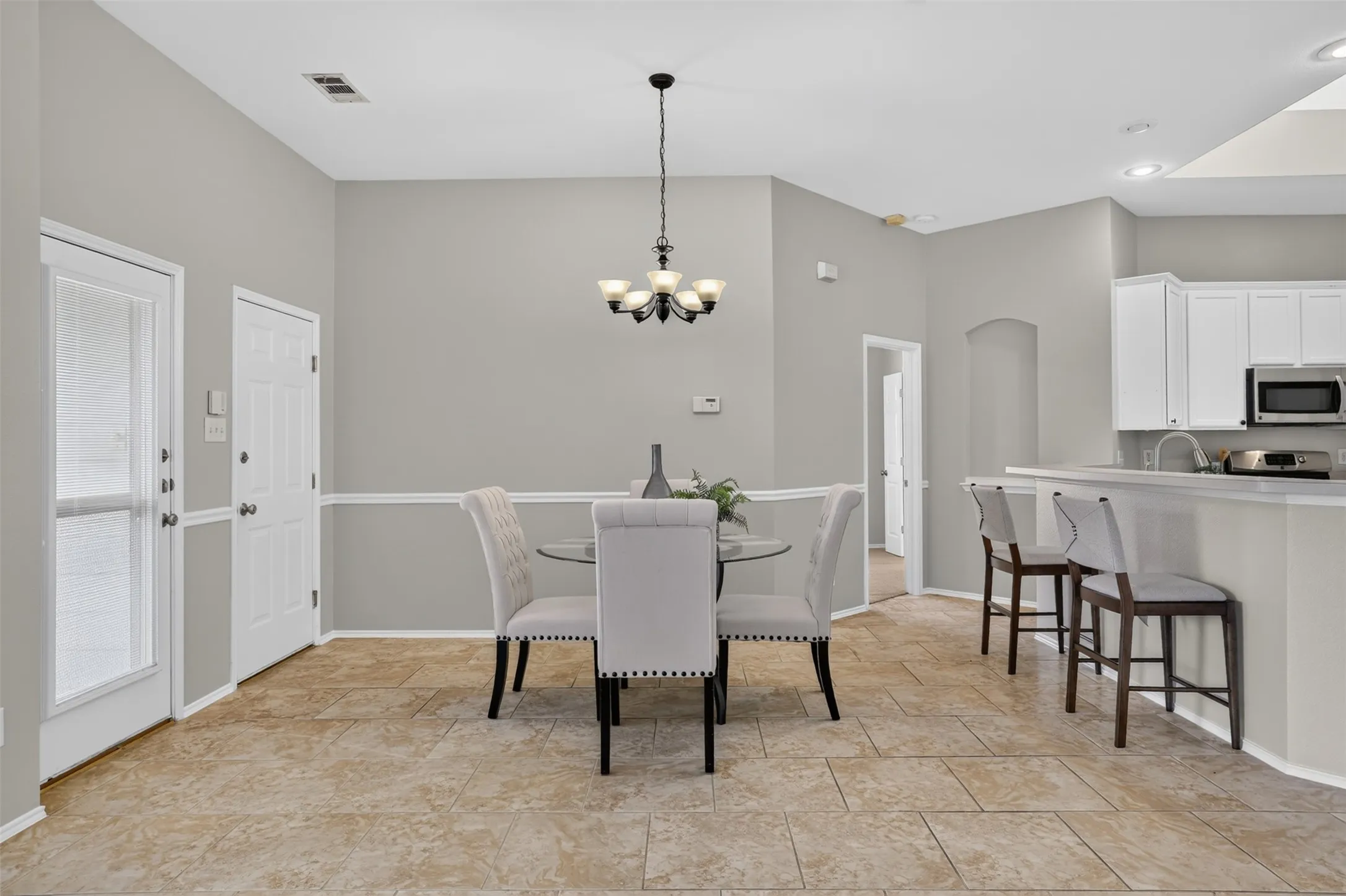Single Family Residence For Sale in Collin County , 3409 Bluegrass Drive, Plano, Texas 75074, 3 Bedroom, 2 Bathroom, 2 Garage spaces, 1,815 Sqft, built in 2001, mls#21412616, Real Estate Agent in Plano, Homes For Sale in Collin county, Homes For Sale in Plano, Realtor in Plano Texas, Real Estate Brokerage Independent Realty Texas, Luminita Cordes Realtor