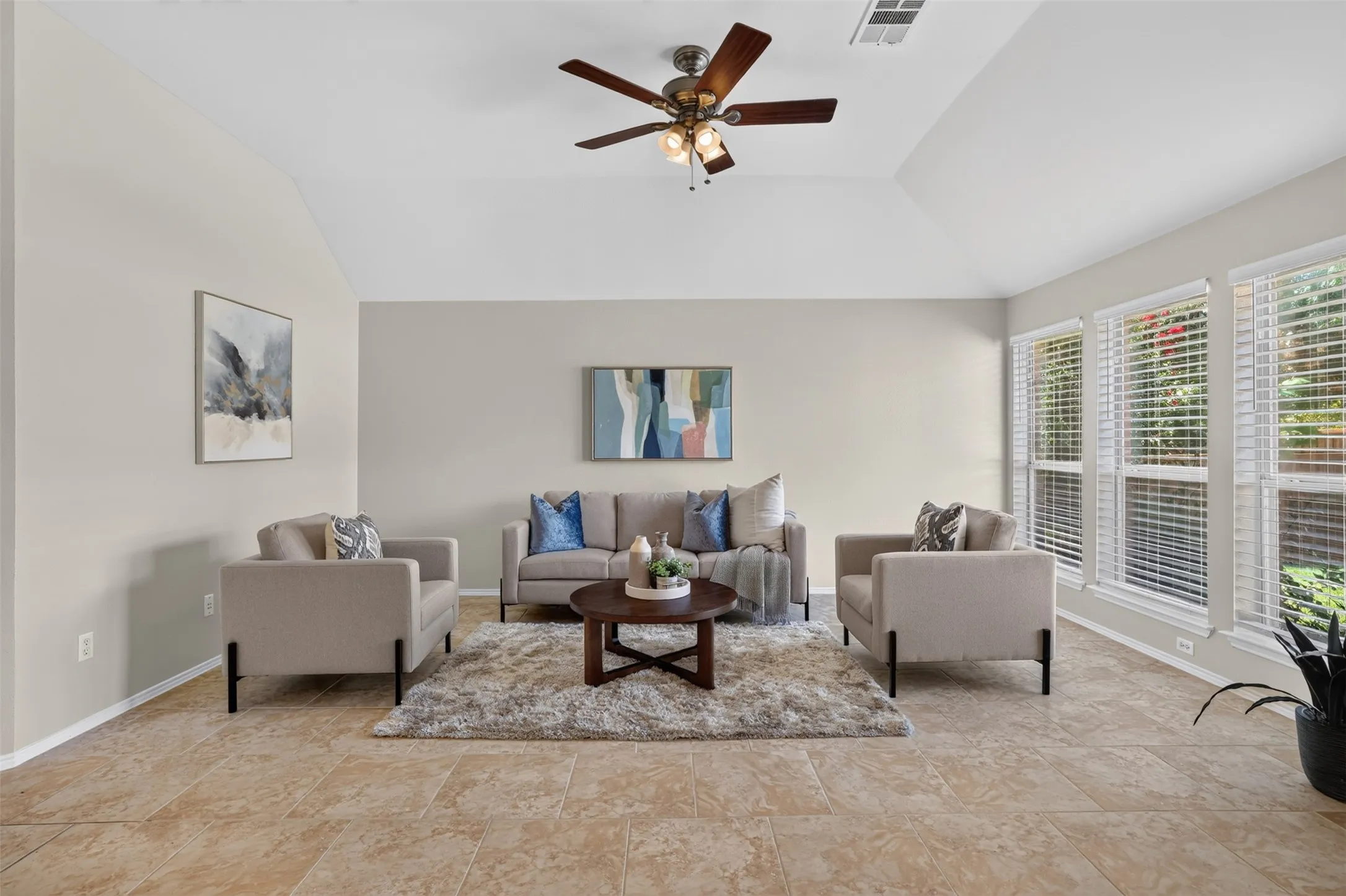 Single Family Residence For Sale in Collin County , 3409 Bluegrass Drive, Plano, Texas 75074, 3 Bedroom, 2 Bathroom, 2 Garage spaces, 1,815 Sqft, built in 2001, mls#21412616, Real Estate Agent in Plano, Homes For Sale in Collin county, Homes For Sale in Plano, Realtor in Plano Texas, Real Estate Brokerage Independent Realty Texas, Luminita Cordes Realtor