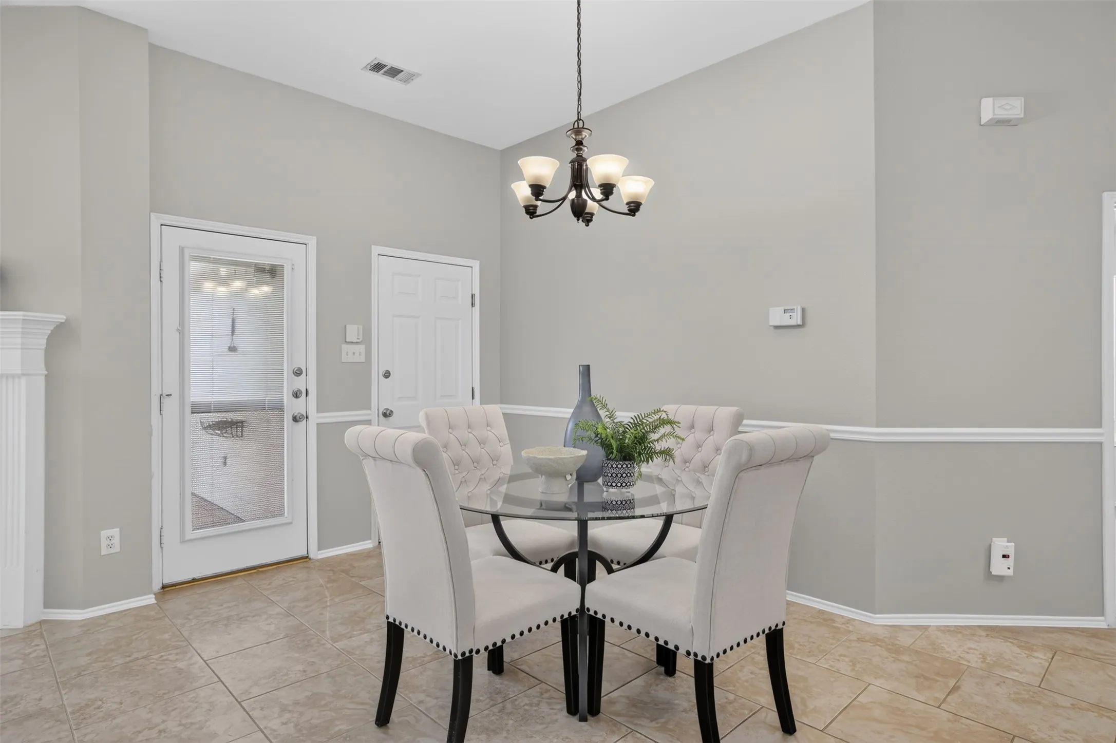 Single Family Residence For Sale in Collin County , 3409 Bluegrass Drive, Plano, Texas 75074, 3 Bedroom, 2 Bathroom, 2 Garage spaces, 1,815 Sqft, built in 2001, mls#21412616, Real Estate Agent in Plano, Homes For Sale in Collin county, Homes For Sale in Plano, Realtor in Plano Texas, Real Estate Brokerage Independent Realty Texas, Luminita Cordes Realtor
