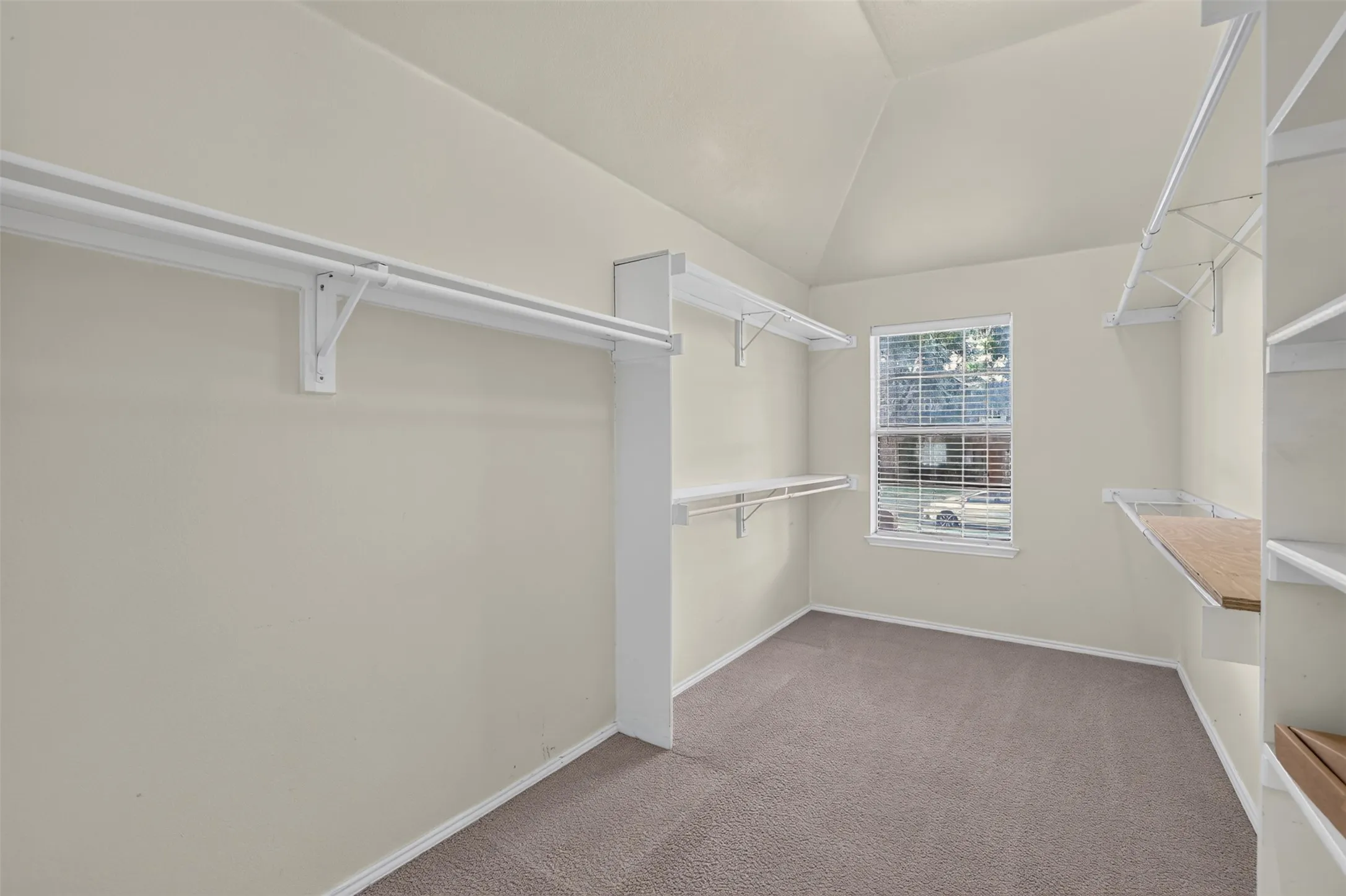Single Family Residence For Sale in Collin County , 3409 Bluegrass Drive, Plano, Texas 75074, 3 Bedroom, 2 Bathroom, 2 Garage spaces, 1,815 Sqft, built in 2001, mls#21412616, Real Estate Agent in Plano, Homes For Sale in Collin county, Homes For Sale in Plano, Realtor in Plano Texas, Real Estate Brokerage Independent Realty Texas, Luminita Cordes Realtor