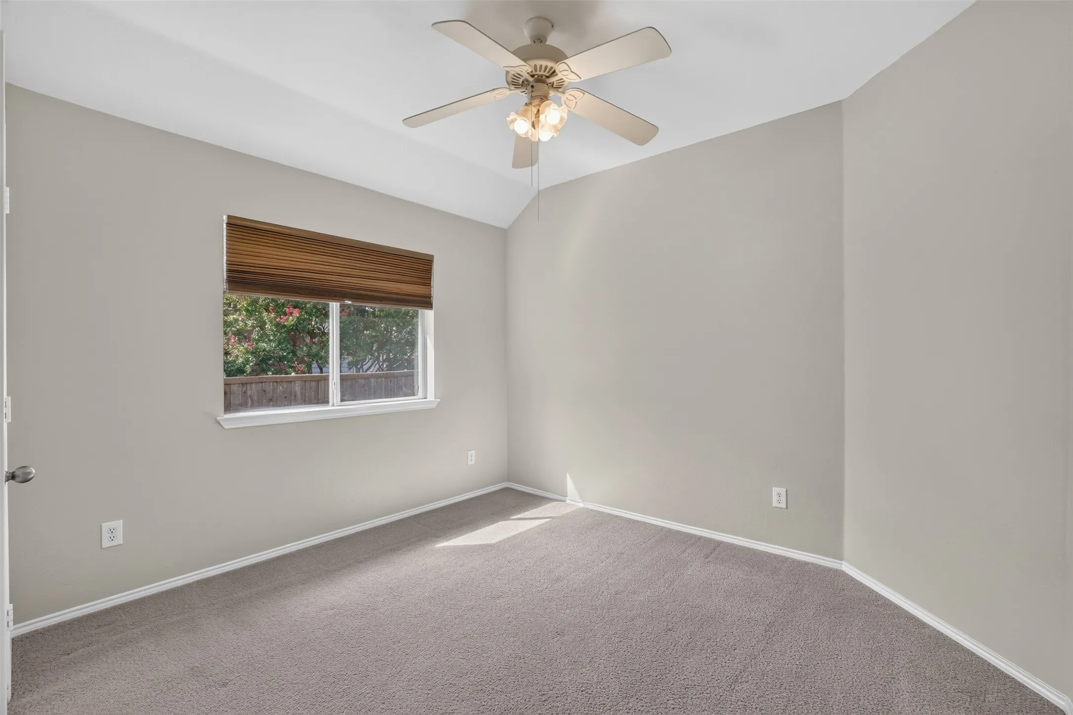 Single Family Residence For Sale in Collin County , 3409 Bluegrass Drive, Plano, Texas 75074, 3 Bedroom, 2 Bathroom, 2 Garage spaces, 1,815 Sqft, built in 2001, mls#21412616, Real Estate Agent in Plano, Homes For Sale in Collin county, Homes For Sale in Plano, Realtor in Plano Texas, Real Estate Brokerage Independent Realty Texas, Luminita Cordes Realtor