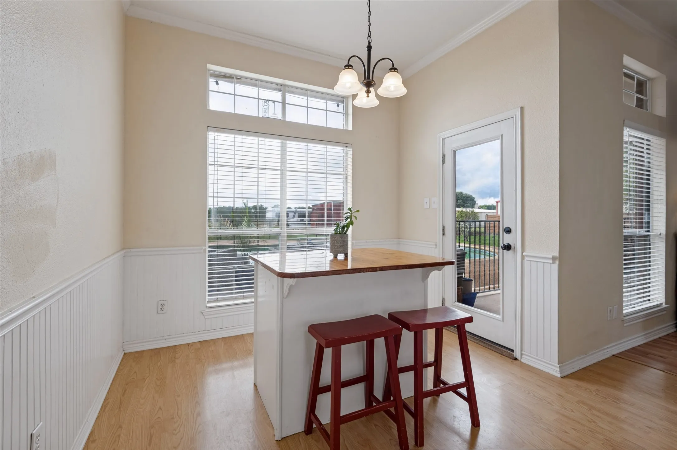 A cozy breakfast nook with peaceful views of the pool and horses, creating the perfect spot to enjoy your morning coffee while taking in the beauty of country living.