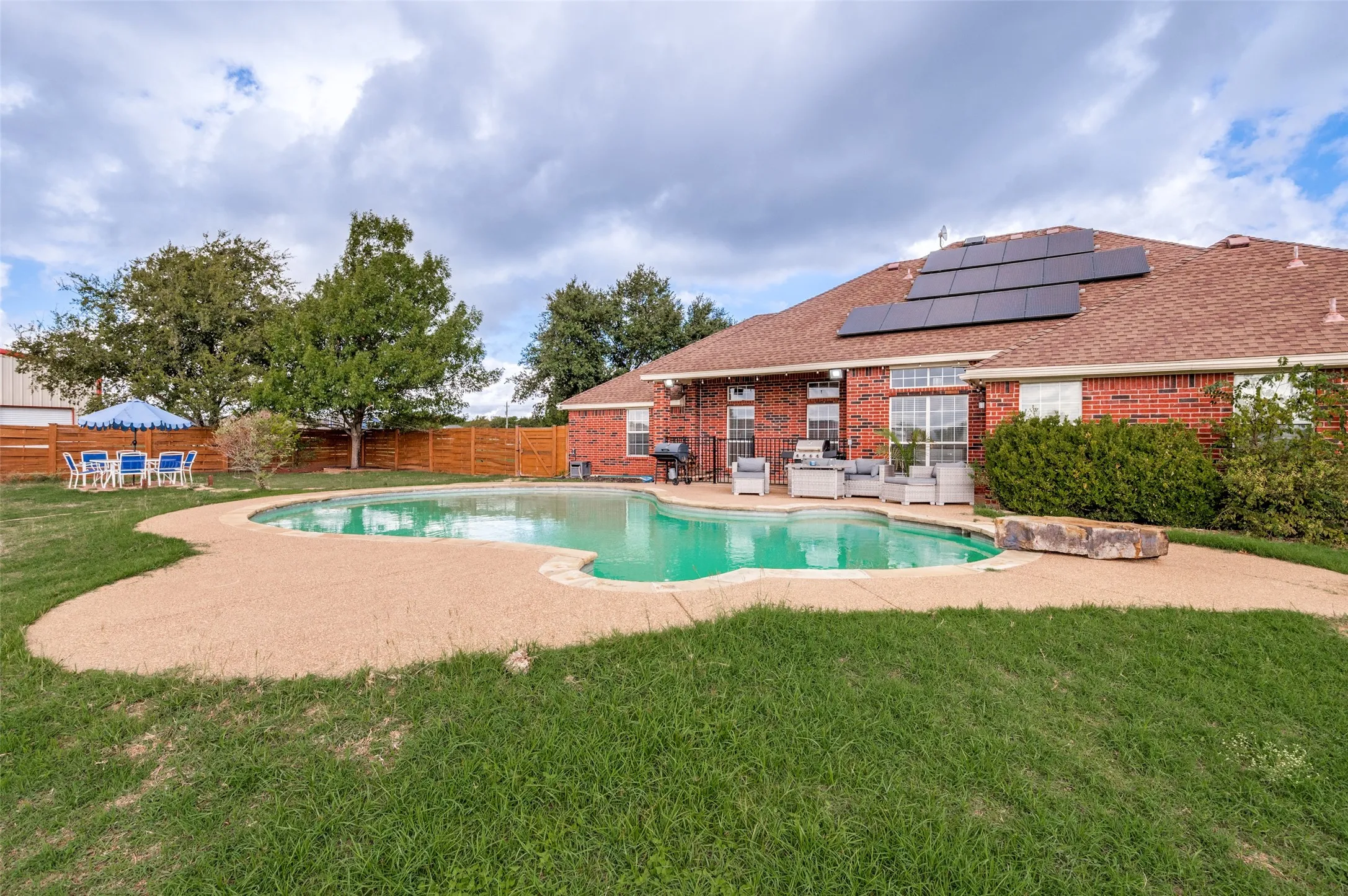 Create your own outdoor space with so many possibilities to fit your needs.