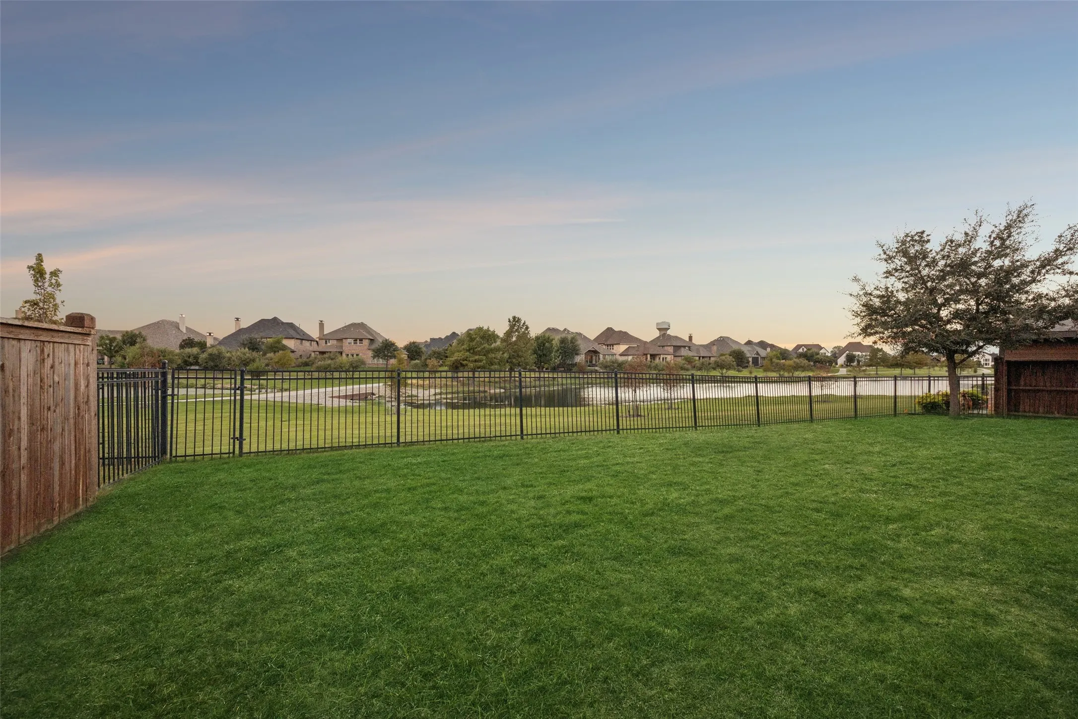 Single Family Residence For Sale in Collin County , 1306 Cypress Creek Way, Celina, Texas 75009, 4 Bedroom, 4 Bathroom, 3 Garage spaces, 3,319 Sqft, built in 2015, mls#21411665, Real Estate Agent in Celina, Homes For Sale in Collin county, Homes For Sale in Celina, Realtor in Celina Texas, Real Estate Brokerage Independent Realty Texas, Luminita Cordes Realtor