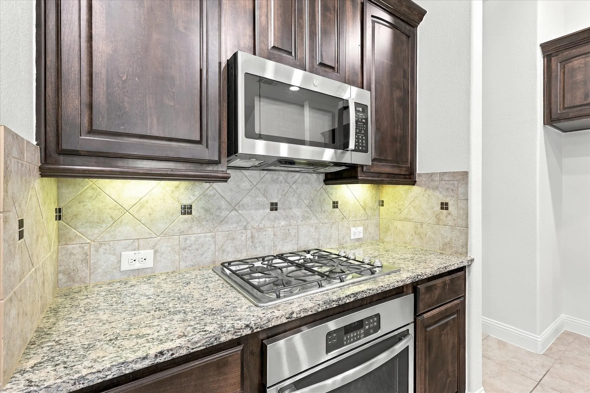Single Family Residence For Sale in Denton County , 209 Blackberry Way, Denton, Texas 76210, 4 Bedroom, 4 Bathroom, 2 Garage spaces, 2,971 Sqft, built in 2017, mls#21407305, Real Estate Agent in Denton, Homes For Sale in Denton county, Homes For Sale in Denton, Realtor in Denton Texas, Real Estate Brokerage Independent Realty Texas, Luminita Cordes Realtor