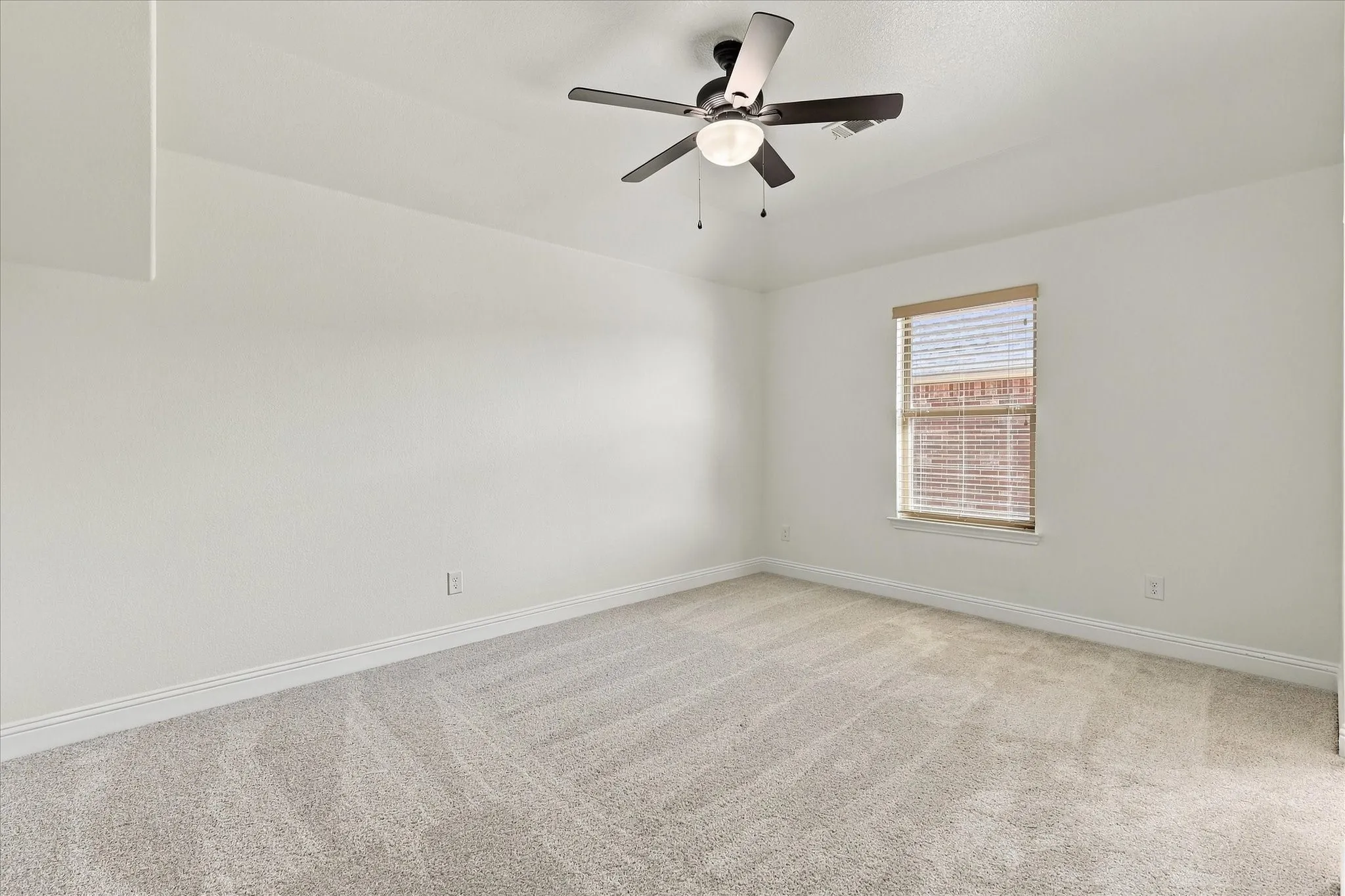 Single Family Residence For Sale in Denton County , 209 Blackberry Way, Denton, Texas 76210, 4 Bedroom, 4 Bathroom, 2 Garage spaces, 2,971 Sqft, built in 2017, mls#21407305, Real Estate Agent in Denton, Homes For Sale in Denton county, Homes For Sale in Denton, Realtor in Denton Texas, Real Estate Brokerage Independent Realty Texas, Luminita Cordes Realtor