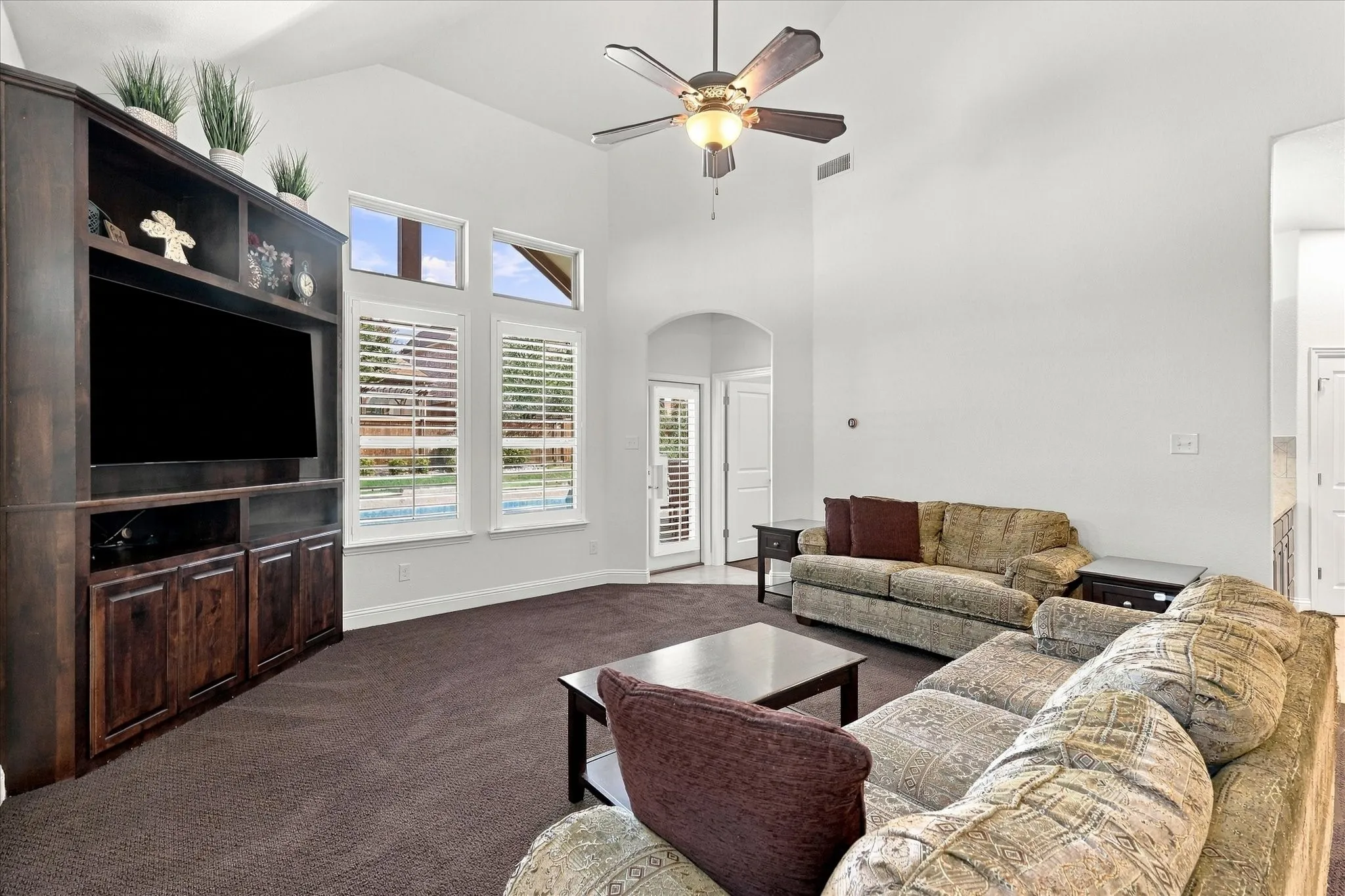 Single Family Residence For Sale in Denton County , 209 Blackberry Way, Denton, Texas 76210, 4 Bedroom, 4 Bathroom, 2 Garage spaces, 2,971 Sqft, built in 2017, mls#21407305, Real Estate Agent in Denton, Homes For Sale in Denton county, Homes For Sale in Denton, Realtor in Denton Texas, Real Estate Brokerage Independent Realty Texas, Luminita Cordes Realtor