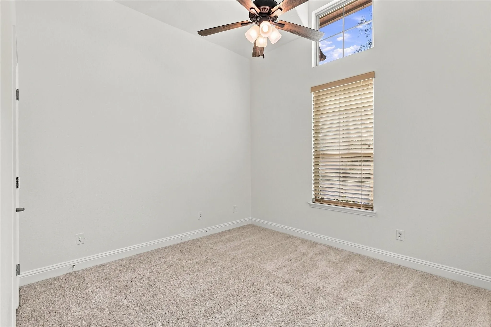 Downstairs guest bedroom that could be an office!