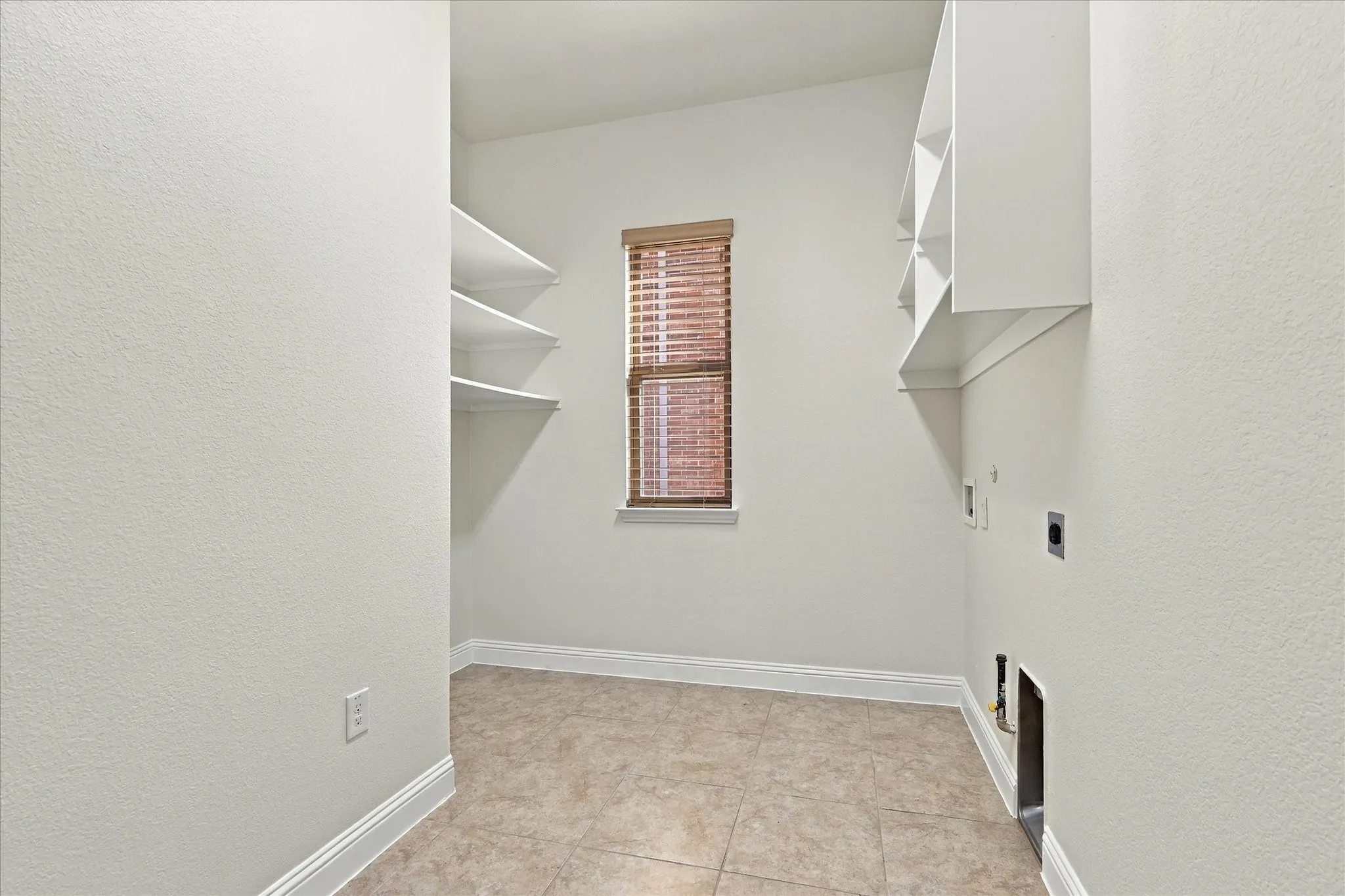 Single Family Residence For Sale in Denton County , 209 Blackberry Way, Denton, Texas 76210, 4 Bedroom, 4 Bathroom, 2 Garage spaces, 2,971 Sqft, built in 2017, mls#21407305, Real Estate Agent in Denton, Homes For Sale in Denton county, Homes For Sale in Denton, Realtor in Denton Texas, Real Estate Brokerage Independent Realty Texas, Luminita Cordes Realtor