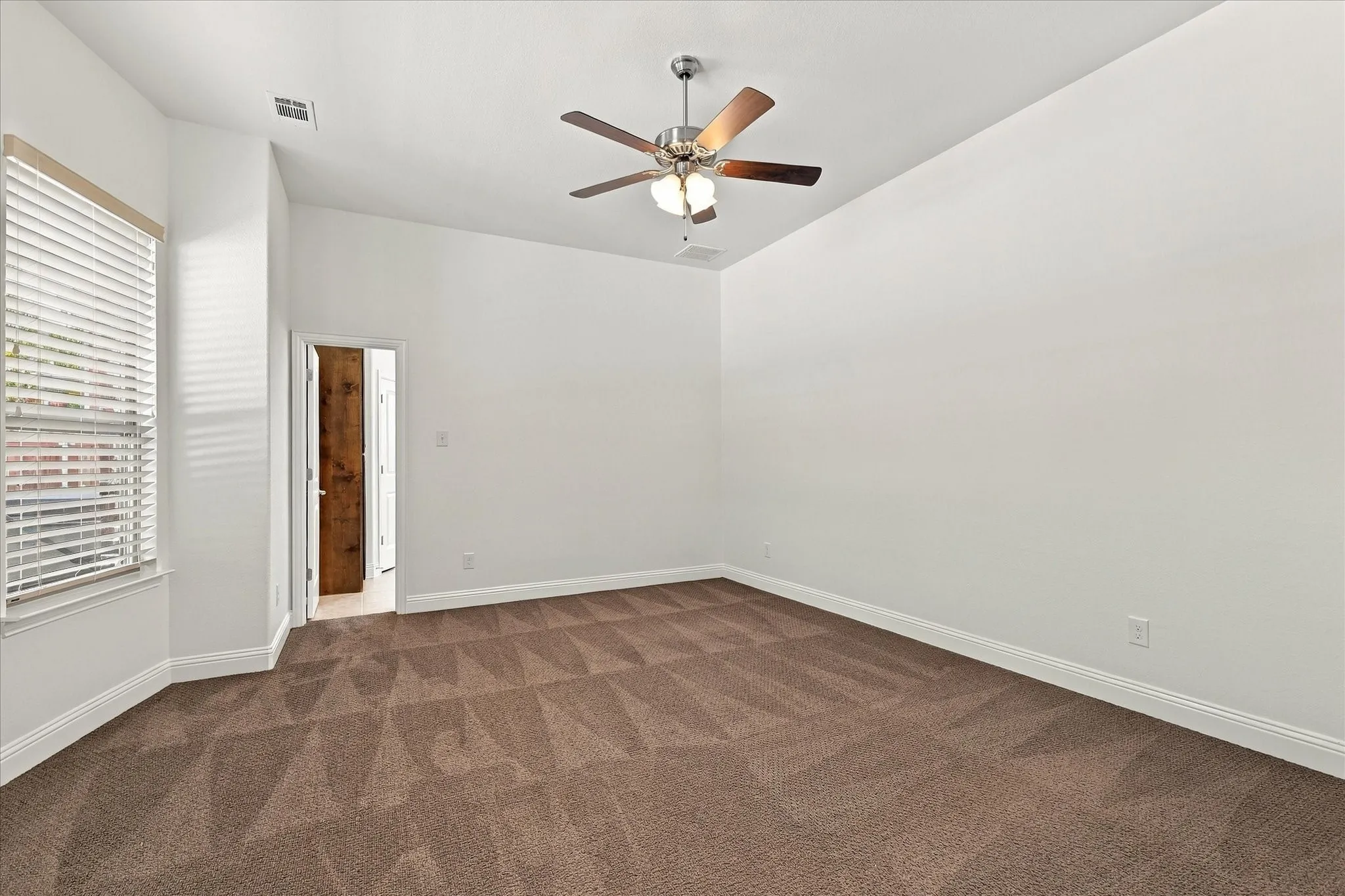 Single Family Residence For Sale in Denton County , 209 Blackberry Way, Denton, Texas 76210, 4 Bedroom, 4 Bathroom, 2 Garage spaces, 2,971 Sqft, built in 2017, mls#21407305, Real Estate Agent in Denton, Homes For Sale in Denton county, Homes For Sale in Denton, Realtor in Denton Texas, Real Estate Brokerage Independent Realty Texas, Luminita Cordes Realtor