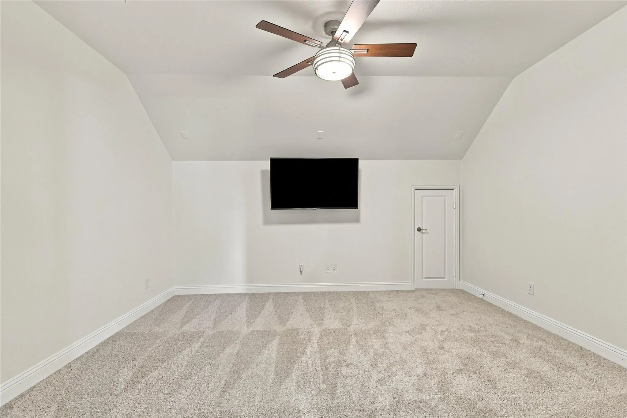 Single Family Residence For Sale in Denton County , 209 Blackberry Way, Denton, Texas 76210, 4 Bedroom, 4 Bathroom, 2 Garage spaces, 2,971 Sqft, built in 2017, mls#21407305, Real Estate Agent in Denton, Homes For Sale in Denton county, Homes For Sale in Denton, Realtor in Denton Texas, Real Estate Brokerage Independent Realty Texas, Luminita Cordes Realtor
