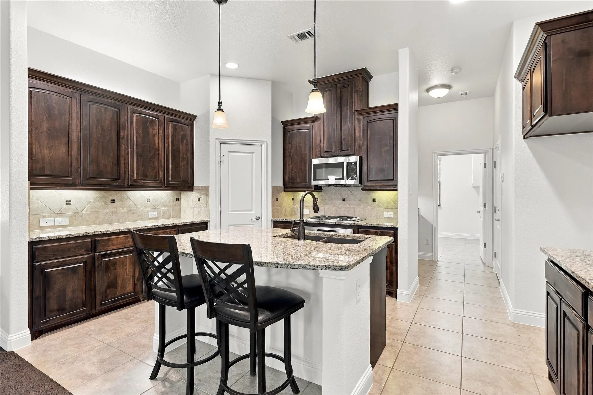 Single Family Residence For Sale in Denton County , 209 Blackberry Way, Denton, Texas 76210, 4 Bedroom, 4 Bathroom, 2 Garage spaces, 2,971 Sqft, built in 2017, mls#21407305, Real Estate Agent in Denton, Homes For Sale in Denton county, Homes For Sale in Denton, Realtor in Denton Texas, Real Estate Brokerage Independent Realty Texas, Luminita Cordes Realtor