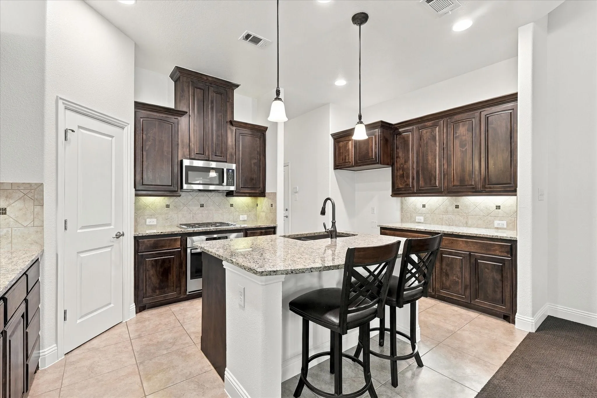Single Family Residence For Sale in Denton County , 209 Blackberry Way, Denton, Texas 76210, 4 Bedroom, 4 Bathroom, 2 Garage spaces, 2,971 Sqft, built in 2017, mls#21407305, Real Estate Agent in Denton, Homes For Sale in Denton county, Homes For Sale in Denton, Realtor in Denton Texas, Real Estate Brokerage Independent Realty Texas, Luminita Cordes Realtor