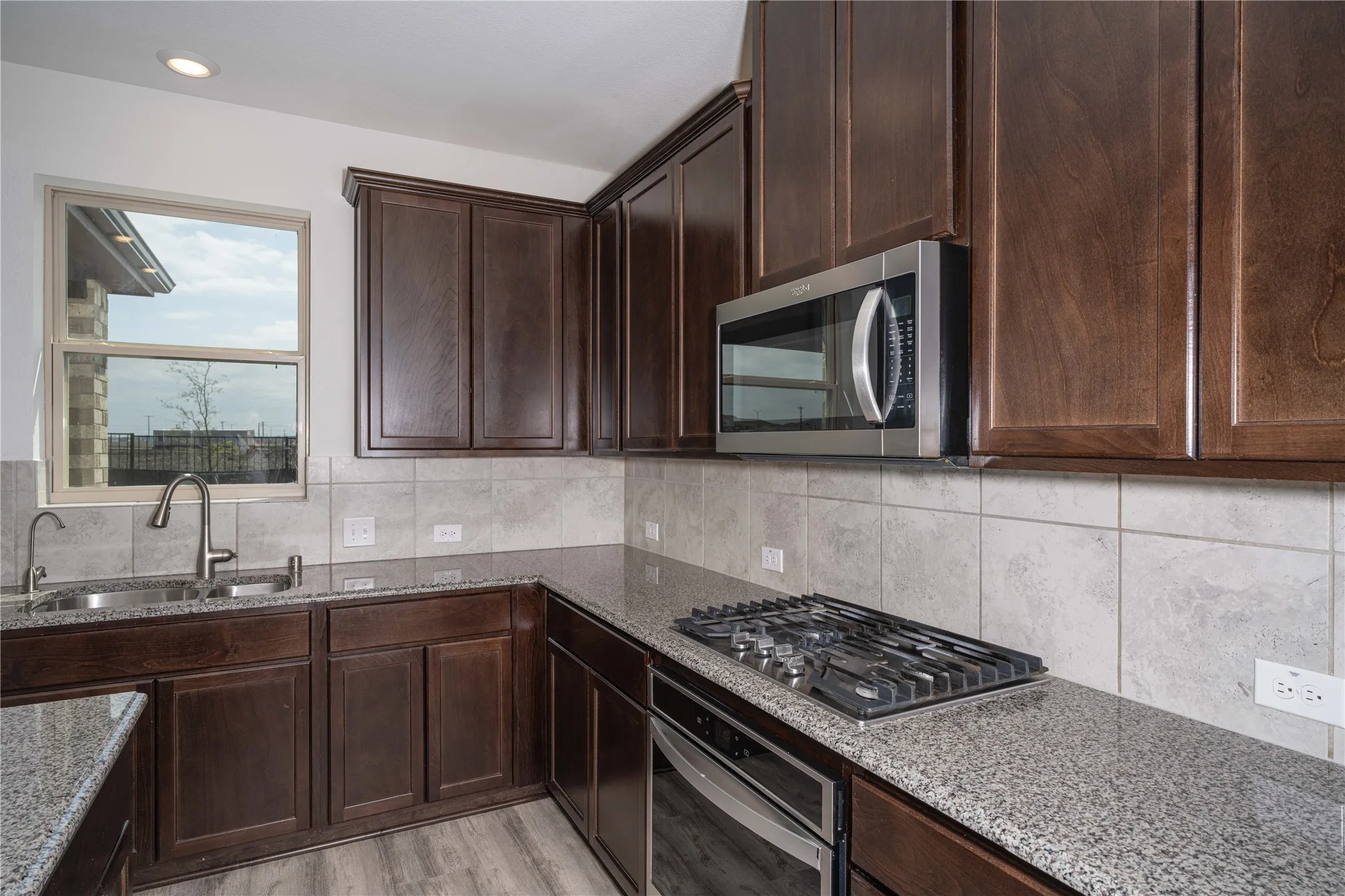 Beautiful Granite Countertops & Gas Stove