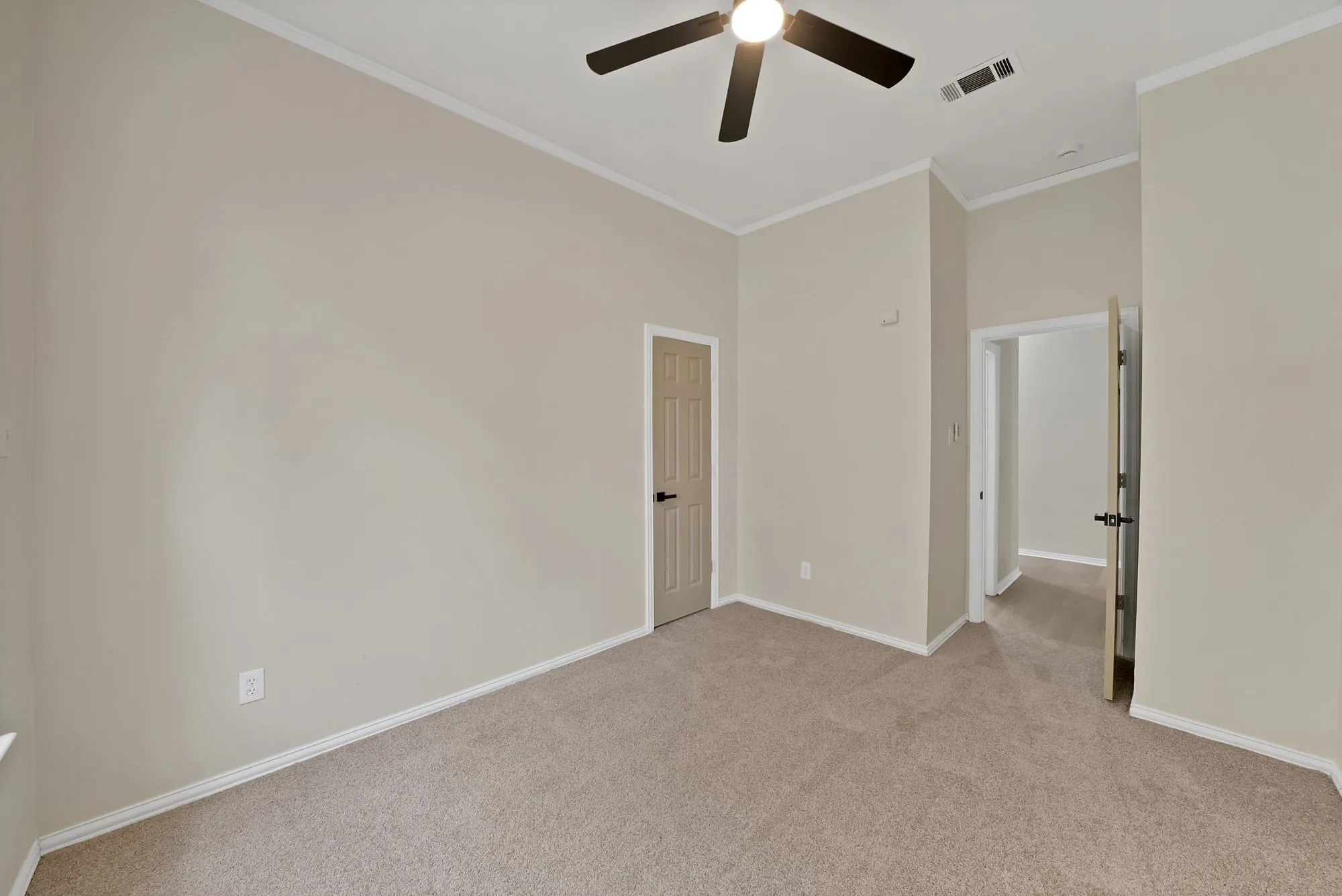 Single Family Residence For Sale in Tarrant County , 5776 Falcon Ridge Court, Haltom City, Texas 76137, 4 Bedroom, 2 Bathroom, 2 Garage spaces, 2,202 Sqft, built in 1997, mls#21410433, Real Estate Agent in Haltom City, Homes For Sale in Tarrant county, Homes For Sale in Haltom City, Realtor in Haltom City Texas, Real Estate Brokerage Independent Realty Texas, Luminita Cordes Realtor