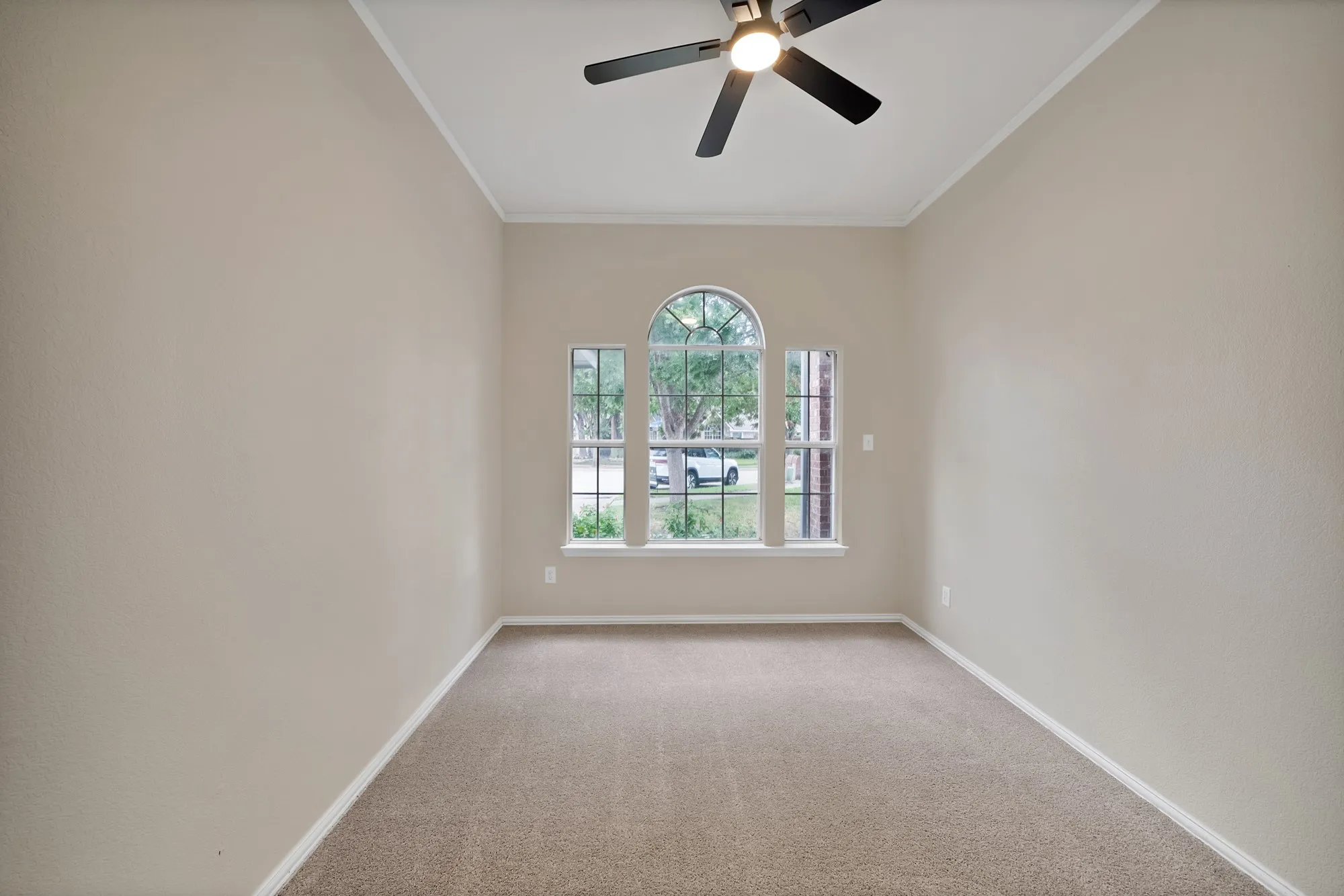 Single Family Residence For Sale in Tarrant County , 5776 Falcon Ridge Court, Haltom City, Texas 76137, 4 Bedroom, 2 Bathroom, 2 Garage spaces, 2,202 Sqft, built in 1997, mls#21410433, Real Estate Agent in Haltom City, Homes For Sale in Tarrant county, Homes For Sale in Haltom City, Realtor in Haltom City Texas, Real Estate Brokerage Independent Realty Texas, Luminita Cordes Realtor