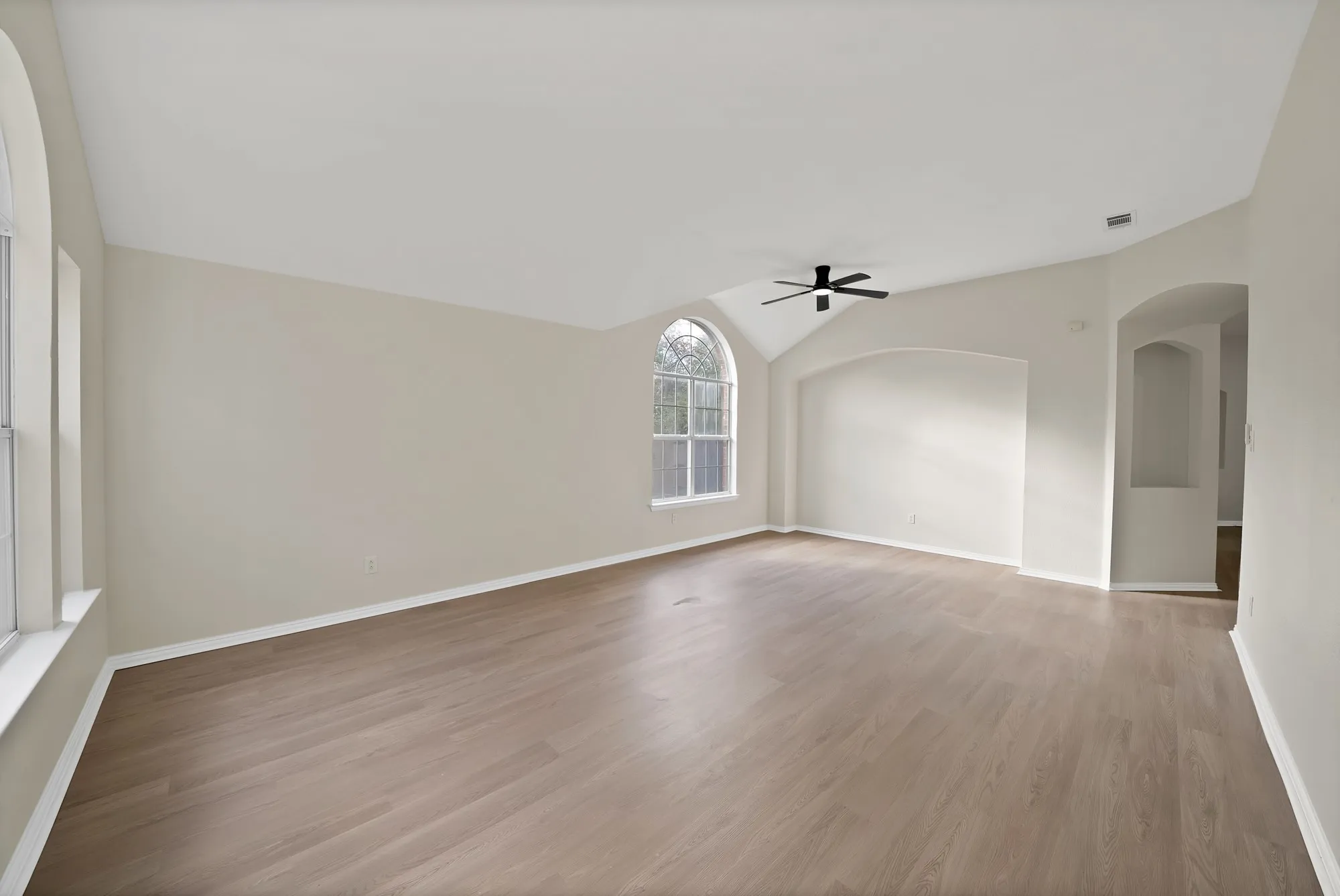 Single Family Residence For Sale in Tarrant County , 5776 Falcon Ridge Court, Haltom City, Texas 76137, 4 Bedroom, 2 Bathroom, 2 Garage spaces, 2,202 Sqft, built in 1997, mls#21410433, Real Estate Agent in Haltom City, Homes For Sale in Tarrant county, Homes For Sale in Haltom City, Realtor in Haltom City Texas, Real Estate Brokerage Independent Realty Texas, Luminita Cordes Realtor