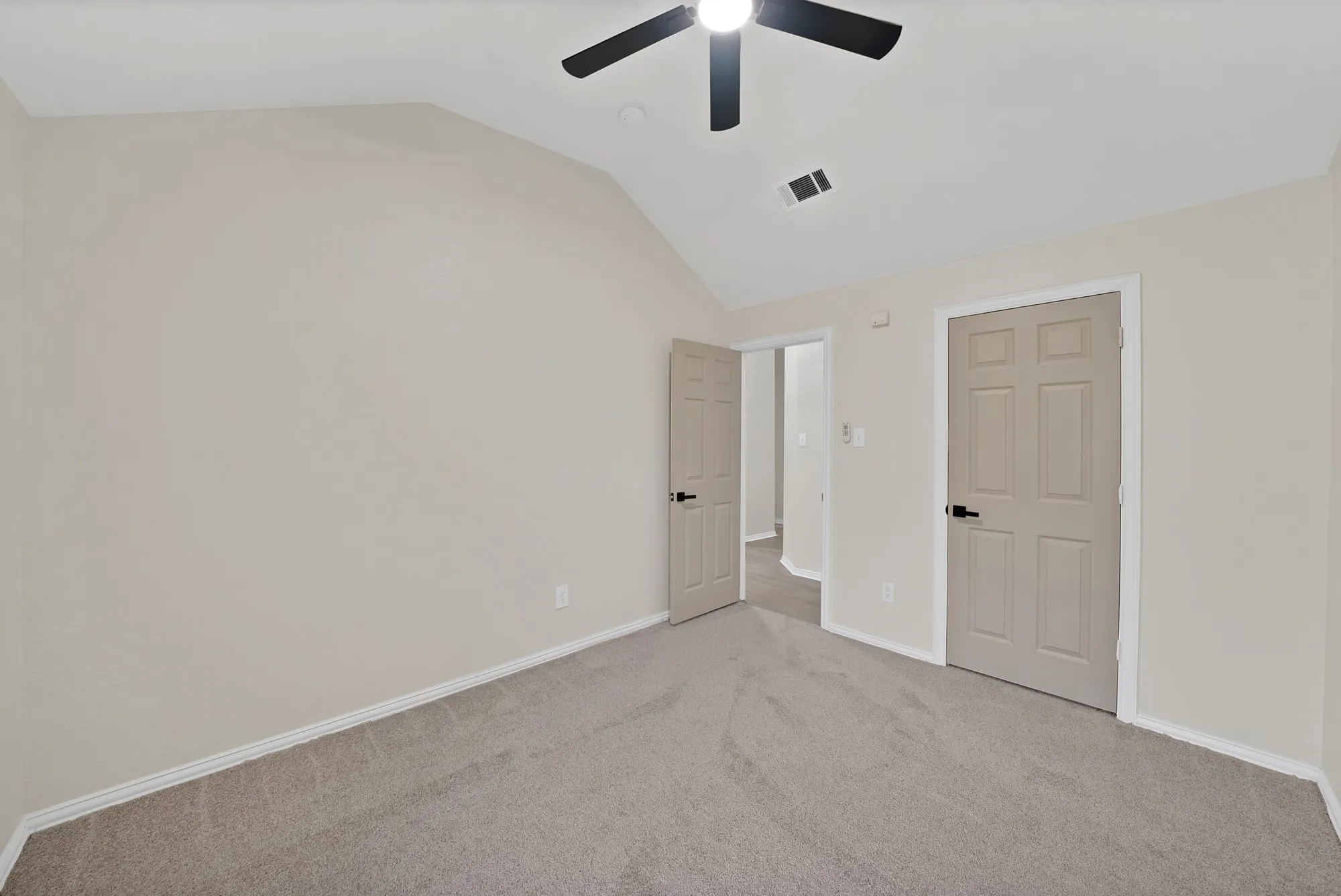 Single Family Residence For Sale in Tarrant County , 5776 Falcon Ridge Court, Haltom City, Texas 76137, 4 Bedroom, 2 Bathroom, 2 Garage spaces, 2,202 Sqft, built in 1997, mls#21410433, Real Estate Agent in Haltom City, Homes For Sale in Tarrant county, Homes For Sale in Haltom City, Realtor in Haltom City Texas, Real Estate Brokerage Independent Realty Texas, Luminita Cordes Realtor