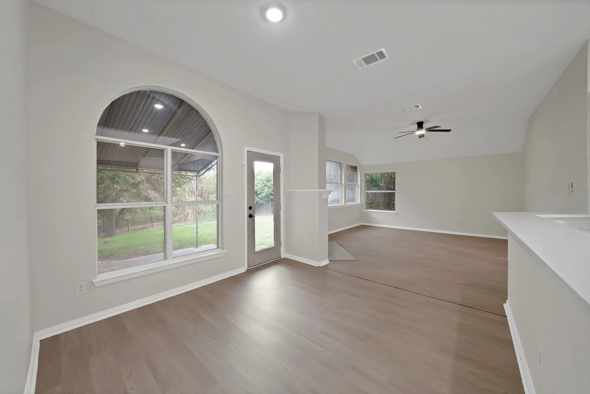 Single Family Residence For Sale in Tarrant County , 5776 Falcon Ridge Court, Haltom City, Texas 76137, 4 Bedroom, 2 Bathroom, 2 Garage spaces, 2,202 Sqft, built in 1997, mls#21410433, Real Estate Agent in Haltom City, Homes For Sale in Tarrant county, Homes For Sale in Haltom City, Realtor in Haltom City Texas, Real Estate Brokerage Independent Realty Texas, Luminita Cordes Realtor