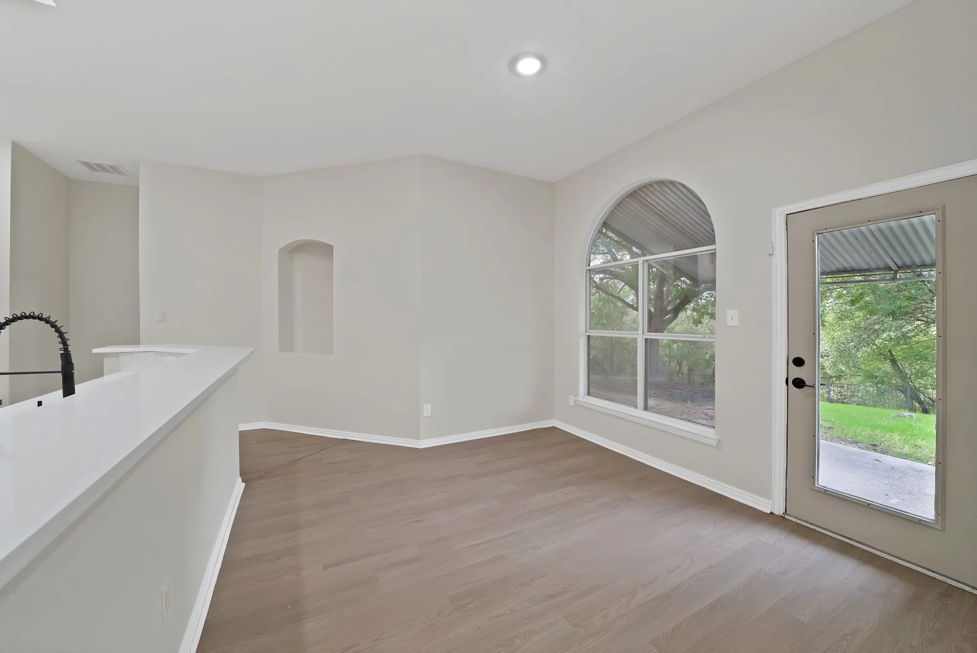 Single Family Residence For Sale in Tarrant County , 5776 Falcon Ridge Court, Haltom City, Texas 76137, 4 Bedroom, 2 Bathroom, 2 Garage spaces, 2,202 Sqft, built in 1997, mls#21410433, Real Estate Agent in Haltom City, Homes For Sale in Tarrant county, Homes For Sale in Haltom City, Realtor in Haltom City Texas, Real Estate Brokerage Independent Realty Texas, Luminita Cordes Realtor