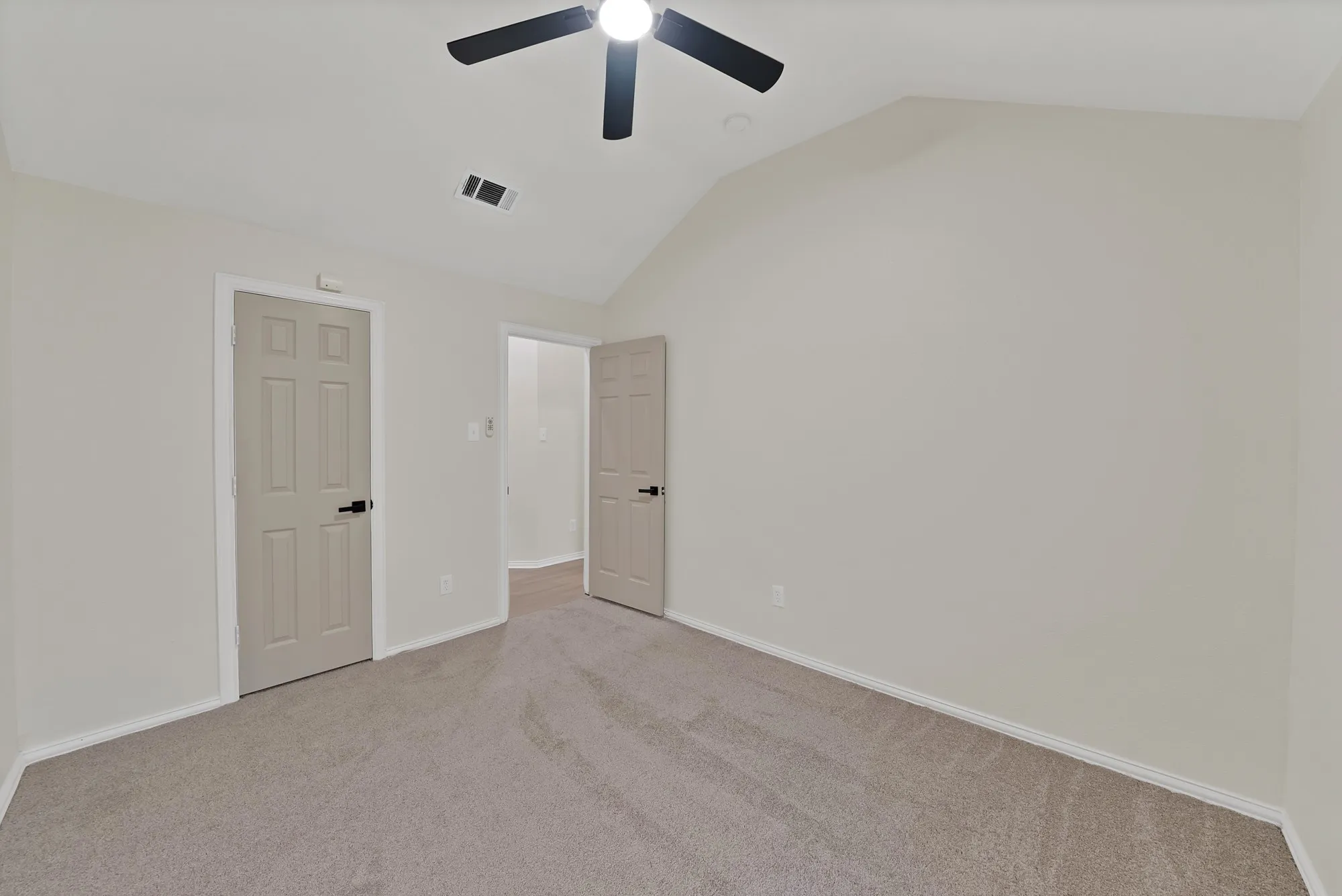 Single Family Residence For Sale in Tarrant County , 5776 Falcon Ridge Court, Haltom City, Texas 76137, 4 Bedroom, 2 Bathroom, 2 Garage spaces, 2,202 Sqft, built in 1997, mls#21410433, Real Estate Agent in Haltom City, Homes For Sale in Tarrant county, Homes For Sale in Haltom City, Realtor in Haltom City Texas, Real Estate Brokerage Independent Realty Texas, Luminita Cordes Realtor