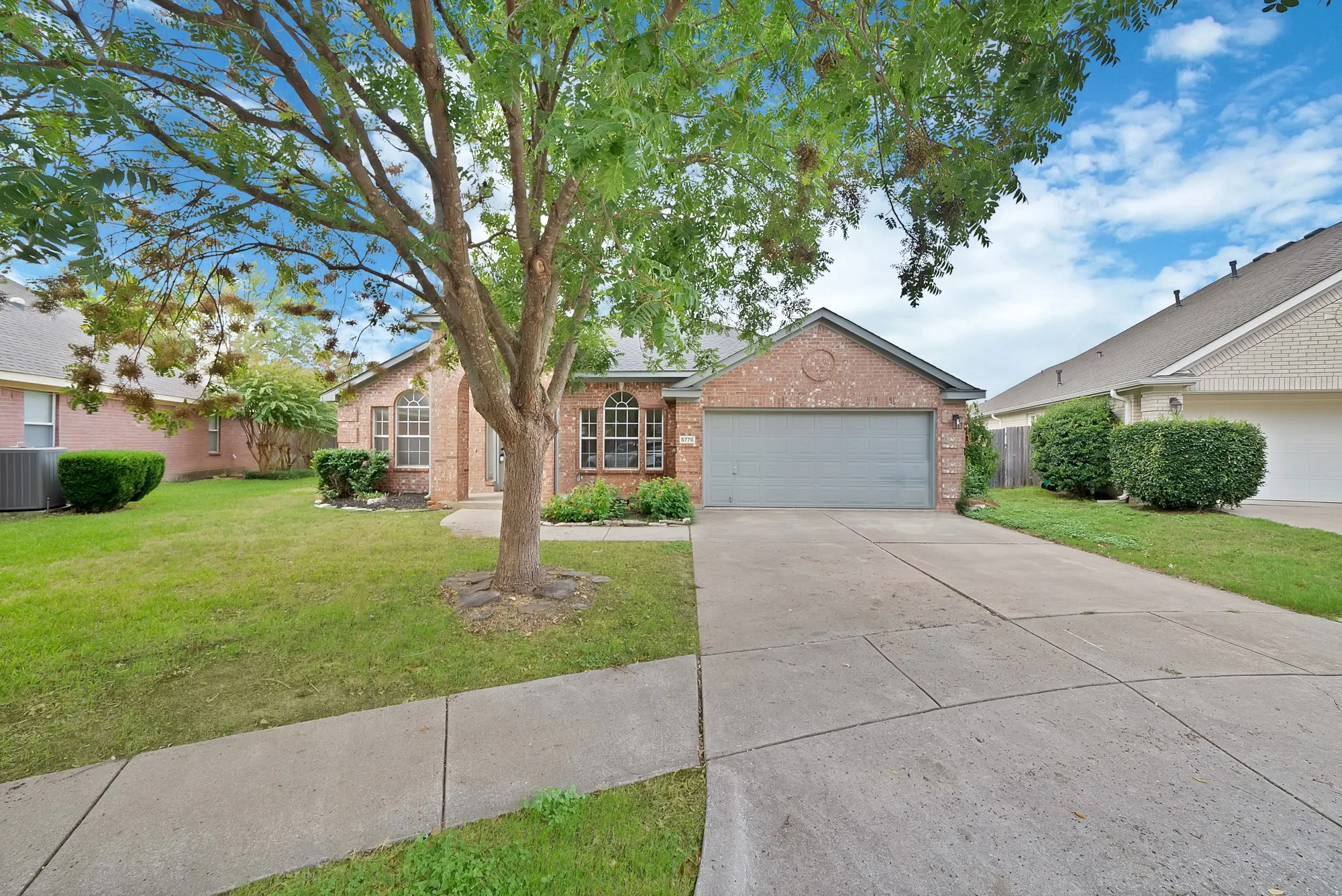 Single Family Residence For Sale in Tarrant County , 5776 Falcon Ridge Court, Haltom City, Texas 76137, 4 Bedroom, 2 Bathroom, 2 Garage spaces, 2,202 Sqft, built in 1997, mls#21410433, Real Estate Agent in Haltom City, Homes For Sale in Tarrant county, Homes For Sale in Haltom City, Realtor in Haltom City Texas, Real Estate Brokerage Independent Realty Texas, Luminita Cordes Realtor